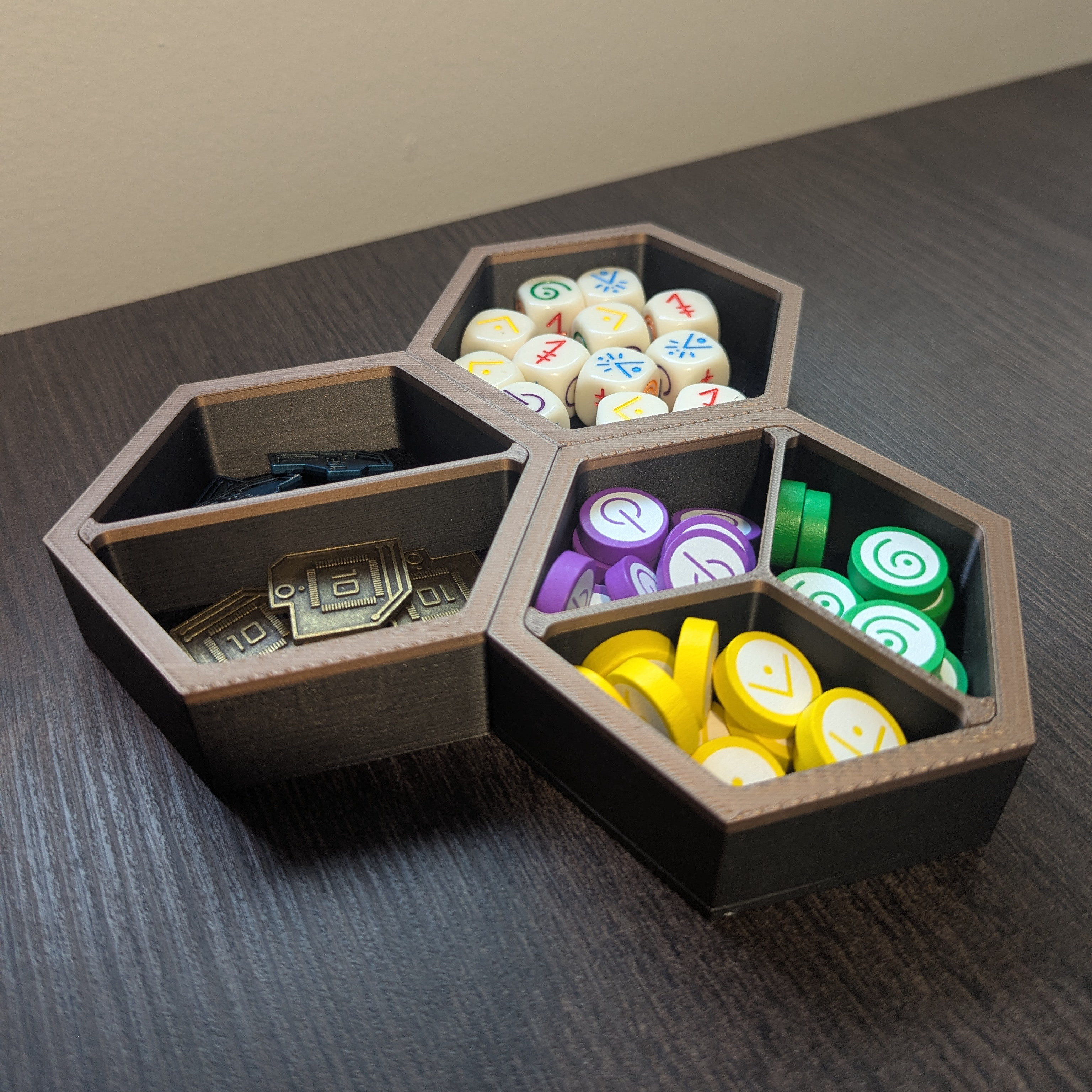 HexTray - Magnetic and Configurable Hexagonal Token Trays