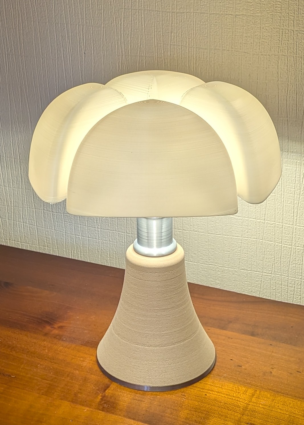 Lampe de chevet / Bedside lamp