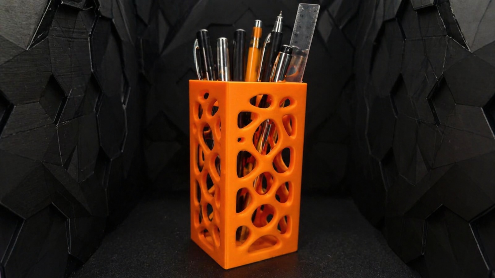 Organischer Design-Organizer / Stiftehalter / Vase