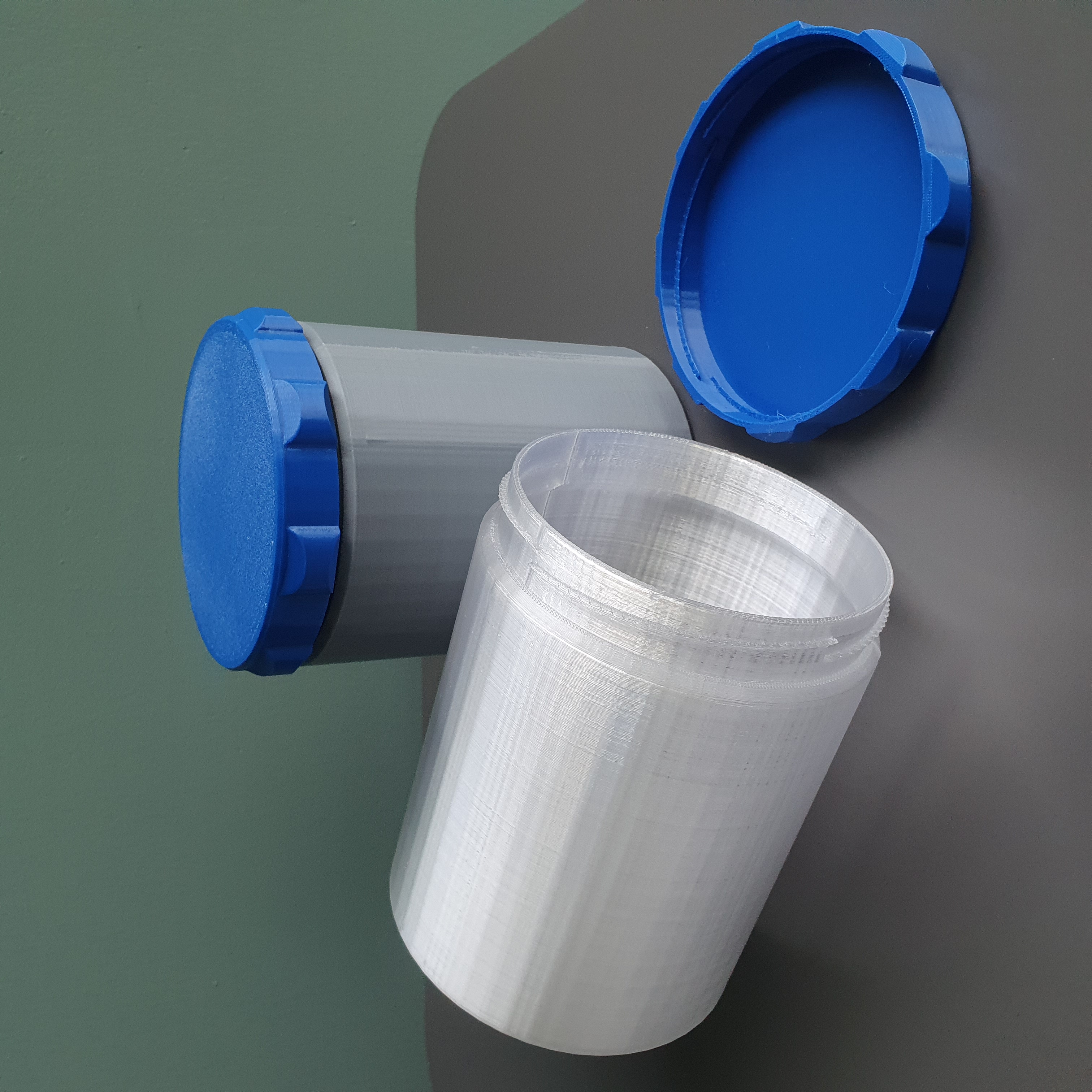 Miniatura 2 do modelo 3D Basic jar with threaded lid