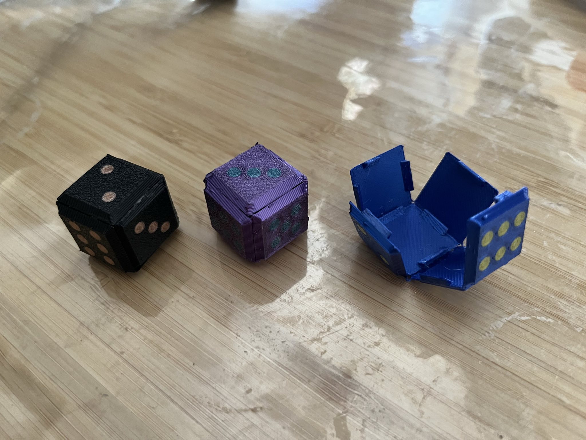 Folding Multicolor Dice