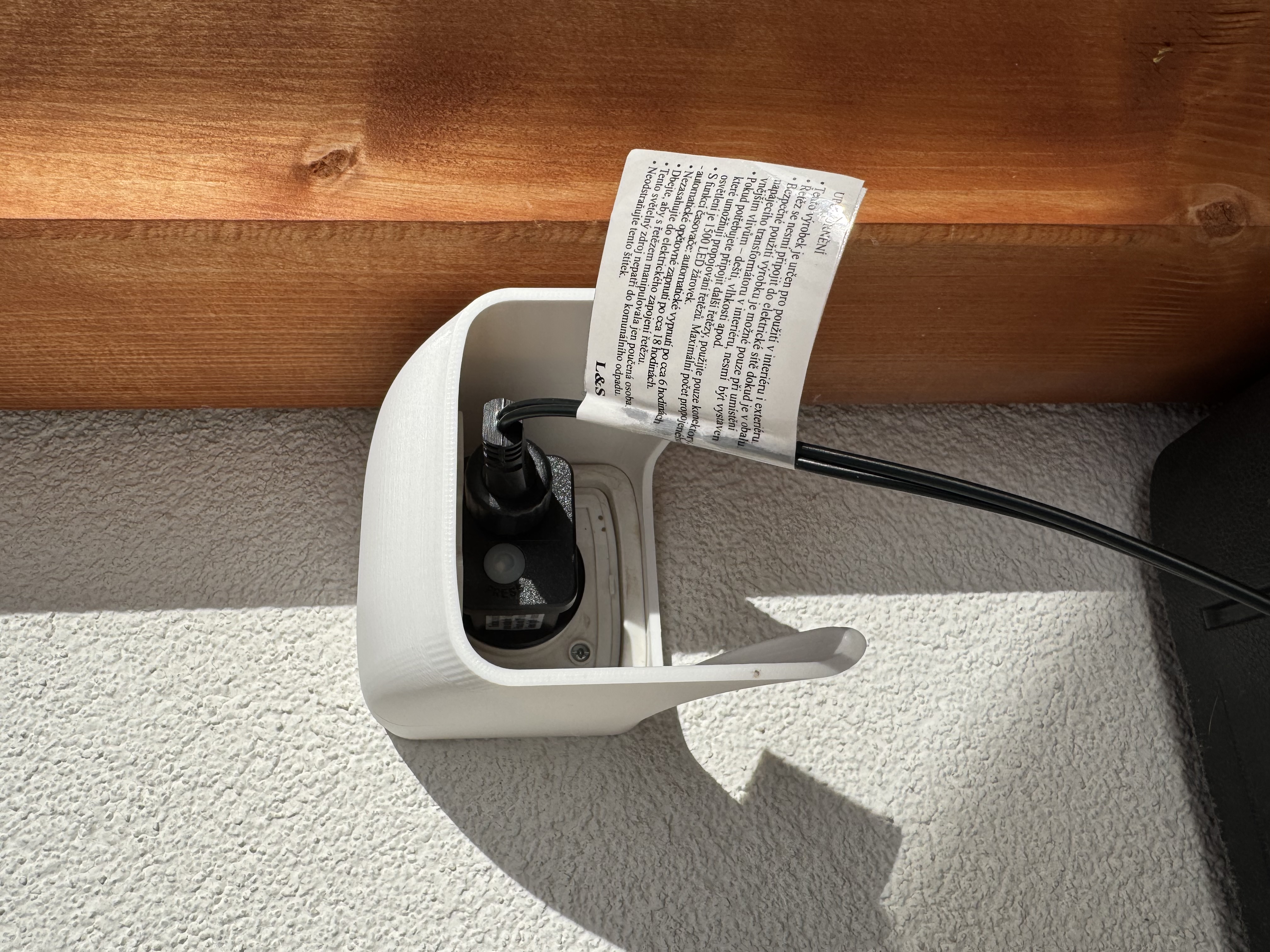 Outdoor weatherproof outlet cover — thumbnail 4