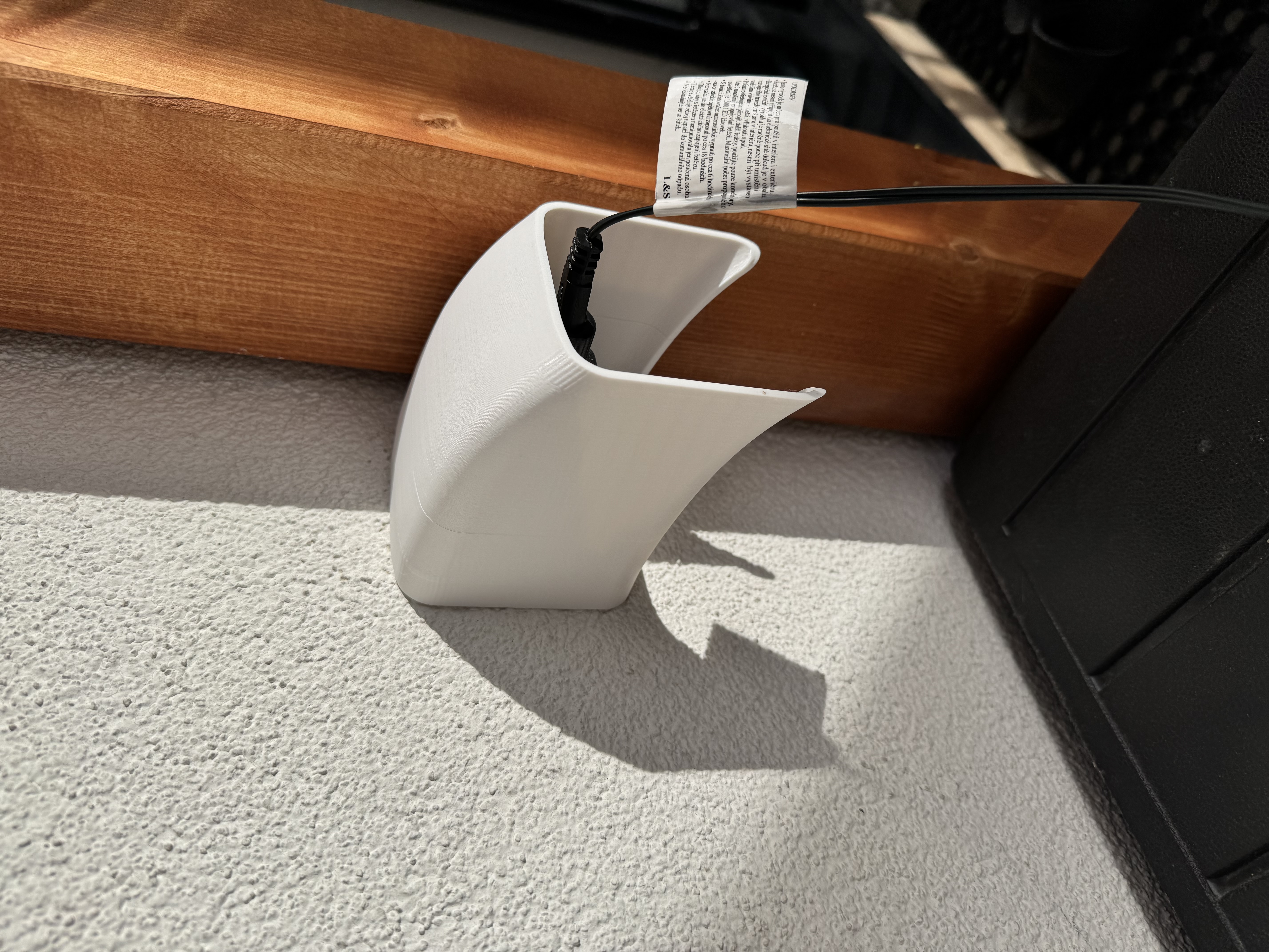 Outdoor weatherproof outlet cover