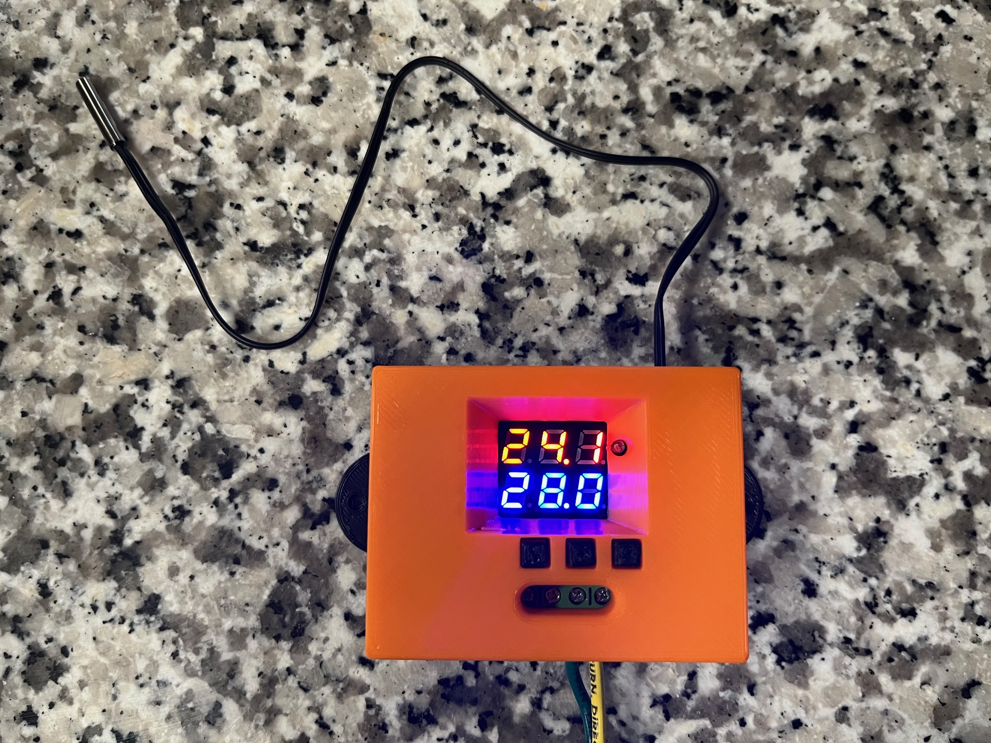 Miniatura 2 do modelo 3D W1219 Temperature Controller Enclosure