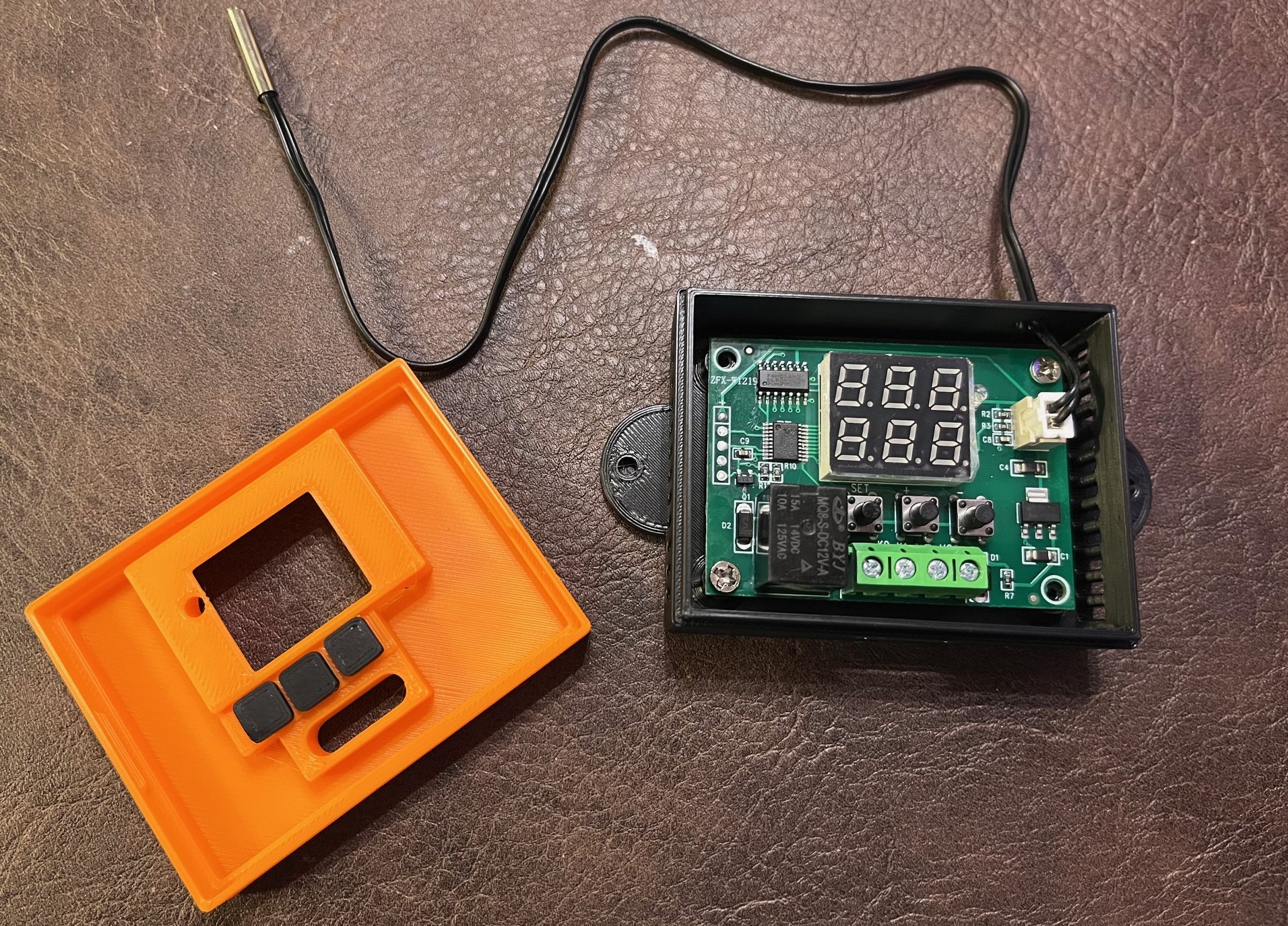 Miniatura 3 do modelo 3D W1219 Temperature Controller Enclosure