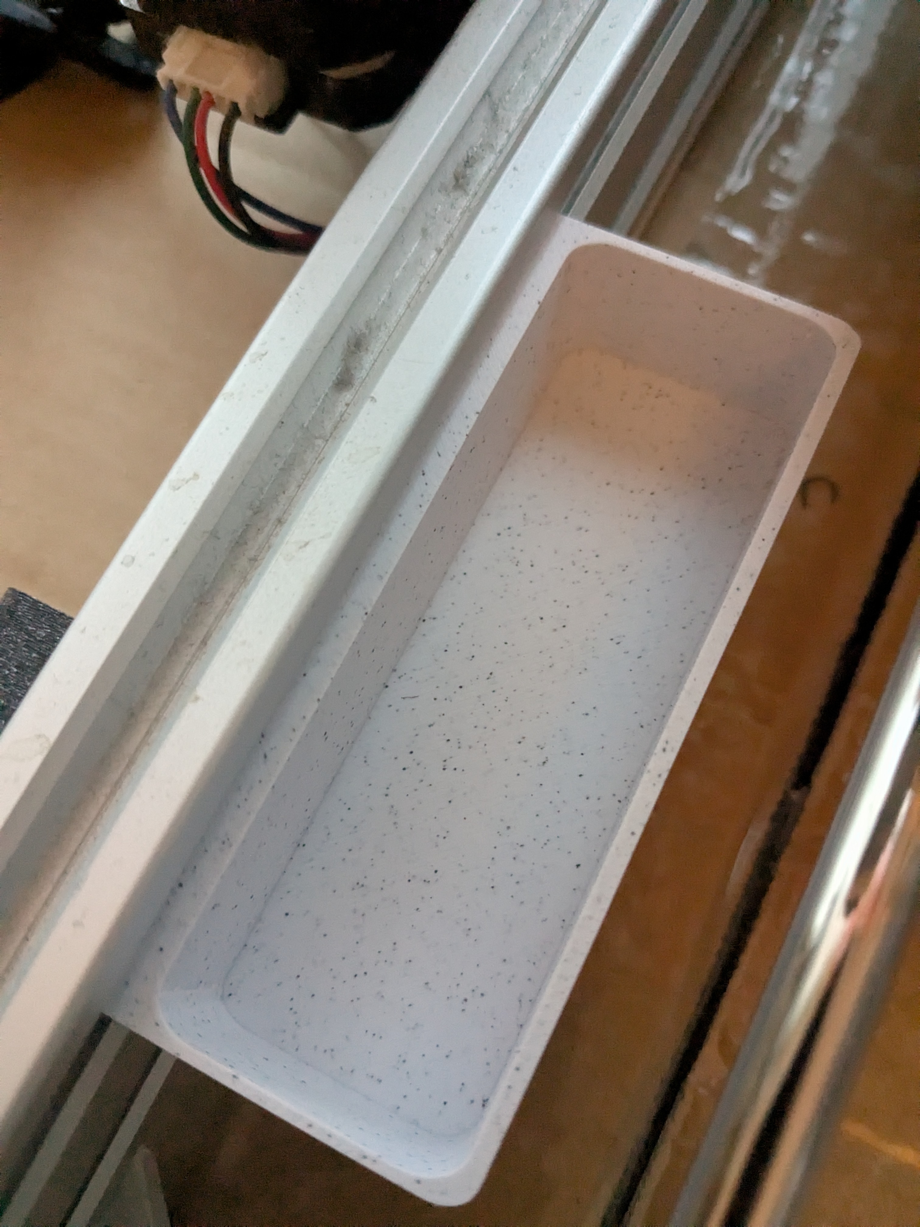 Tray for 2020 and 2040 extrusions