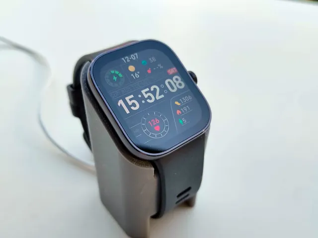 Xiaomi Watch 4 charging stand