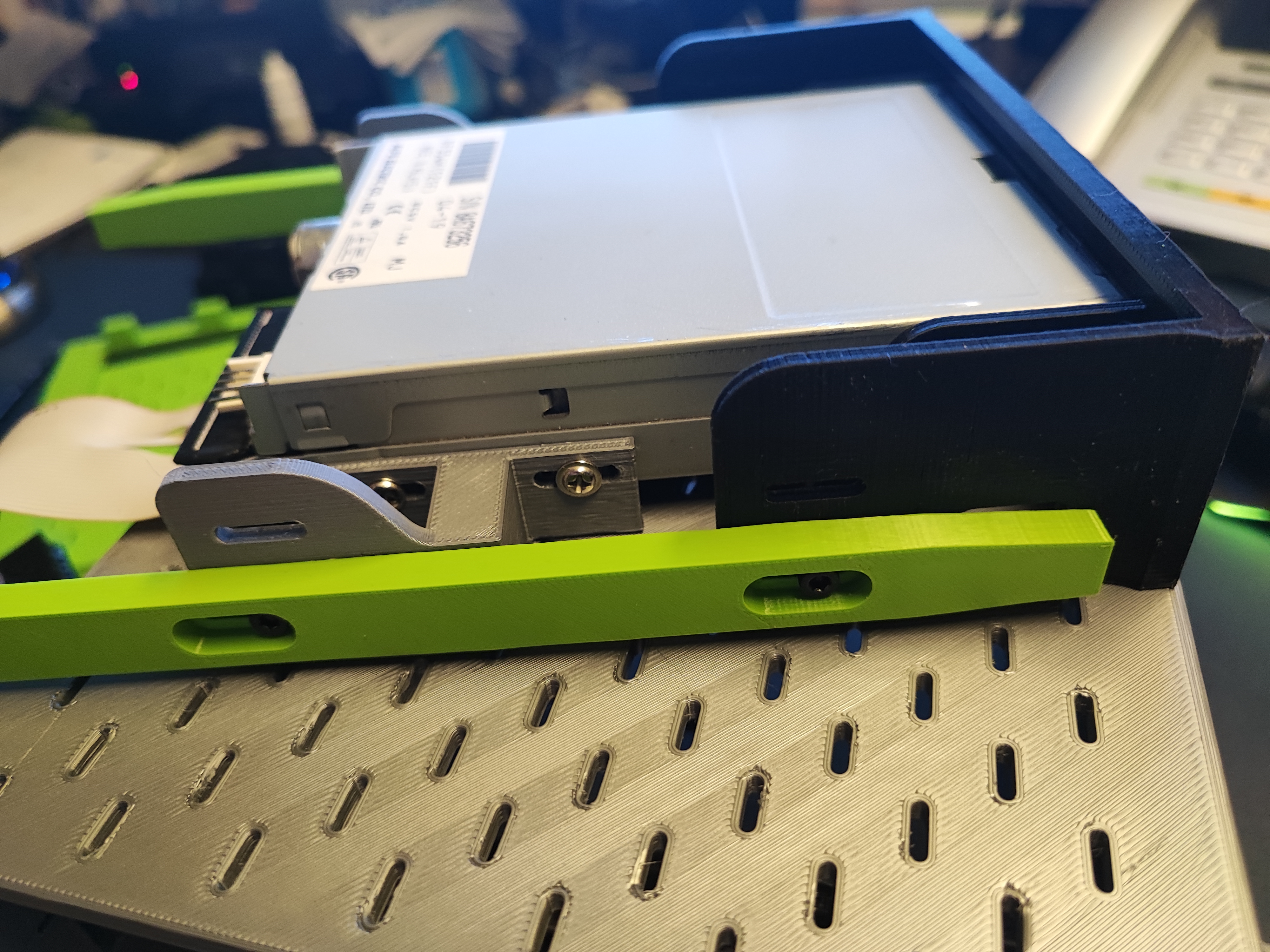 Rail Extention for 3.5" Diskdrive mount
