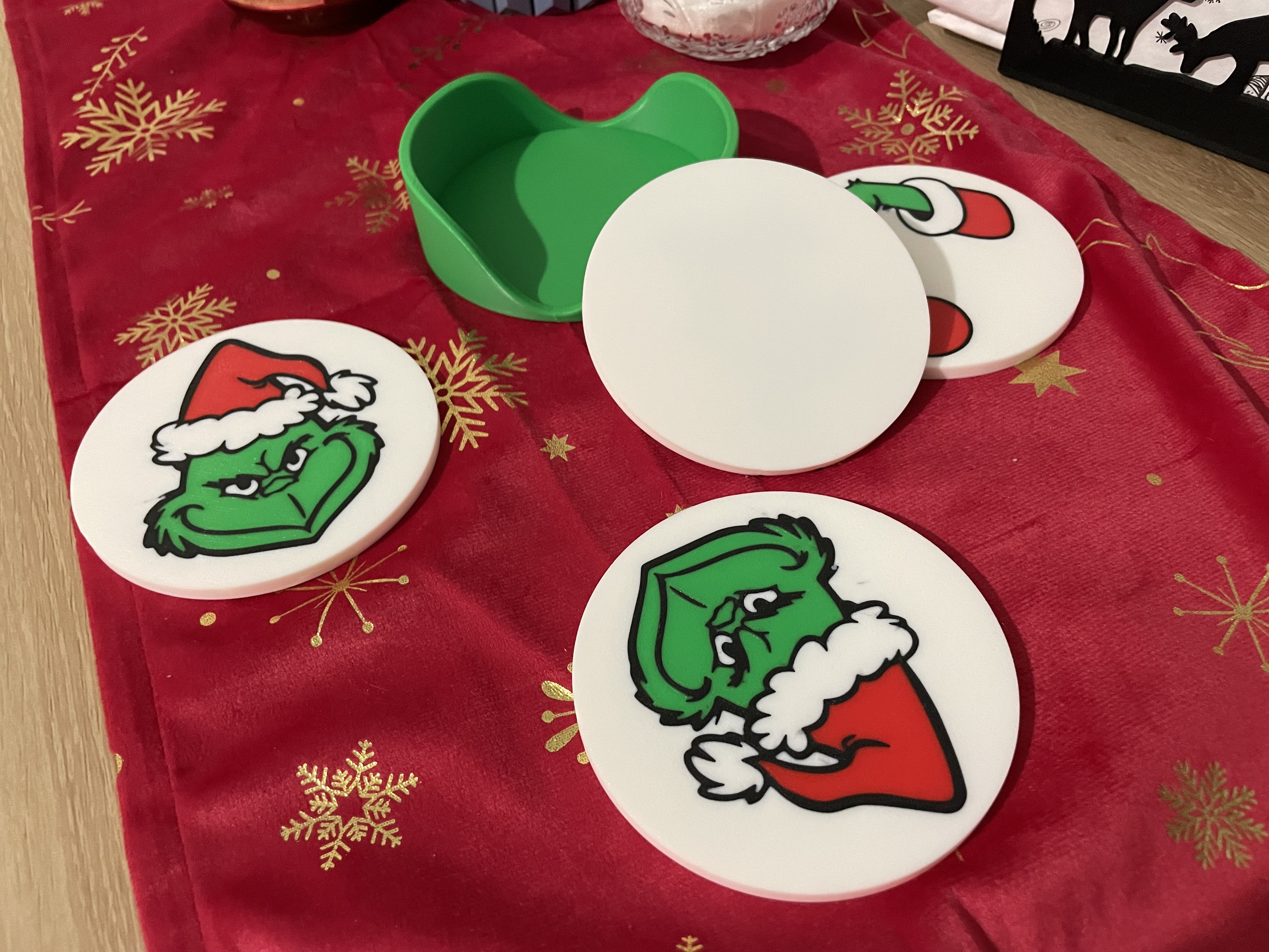Miniatura 3 do modelo 3D Grinch Coaster Set