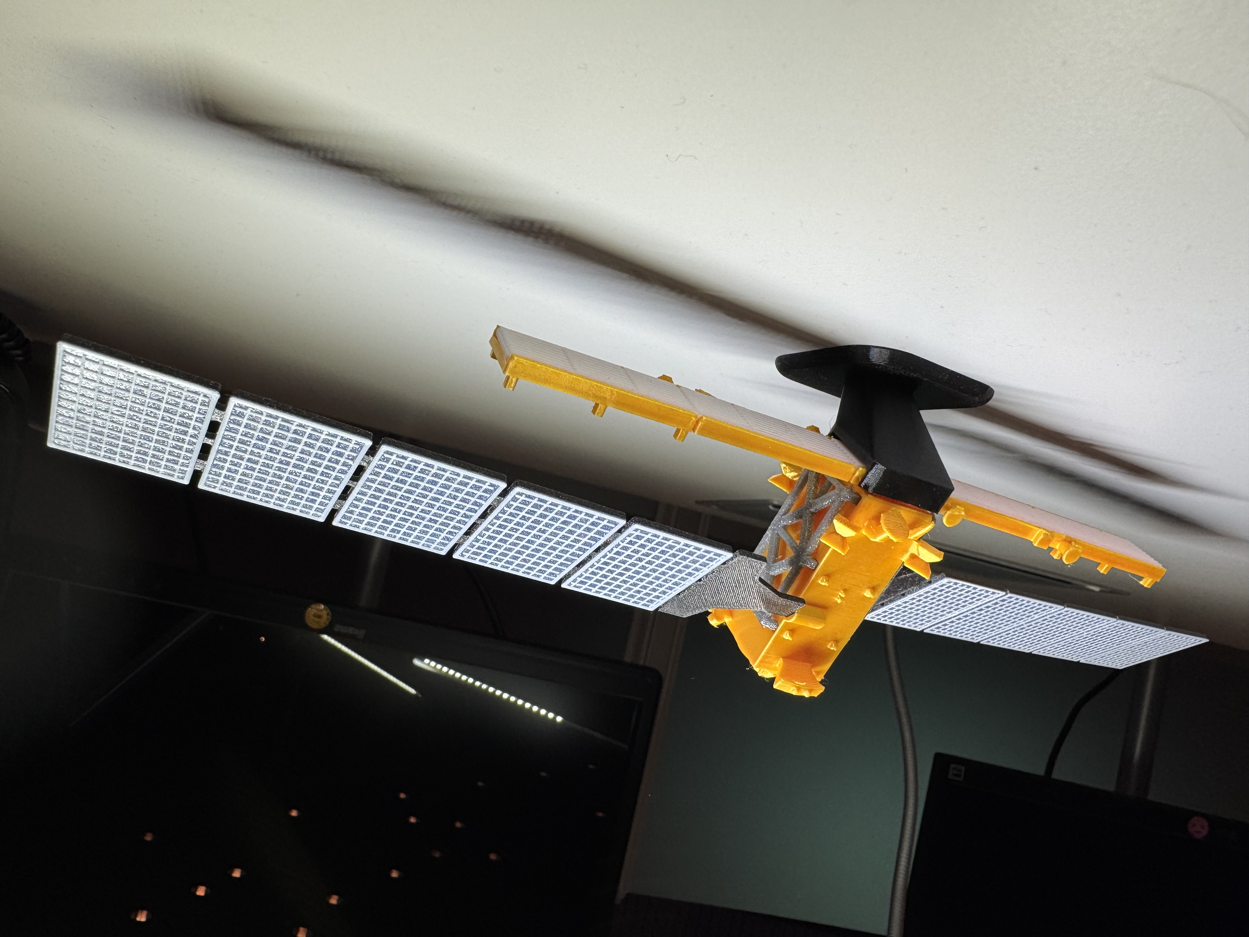 Sentinel-1 Model (1:64 Scale)