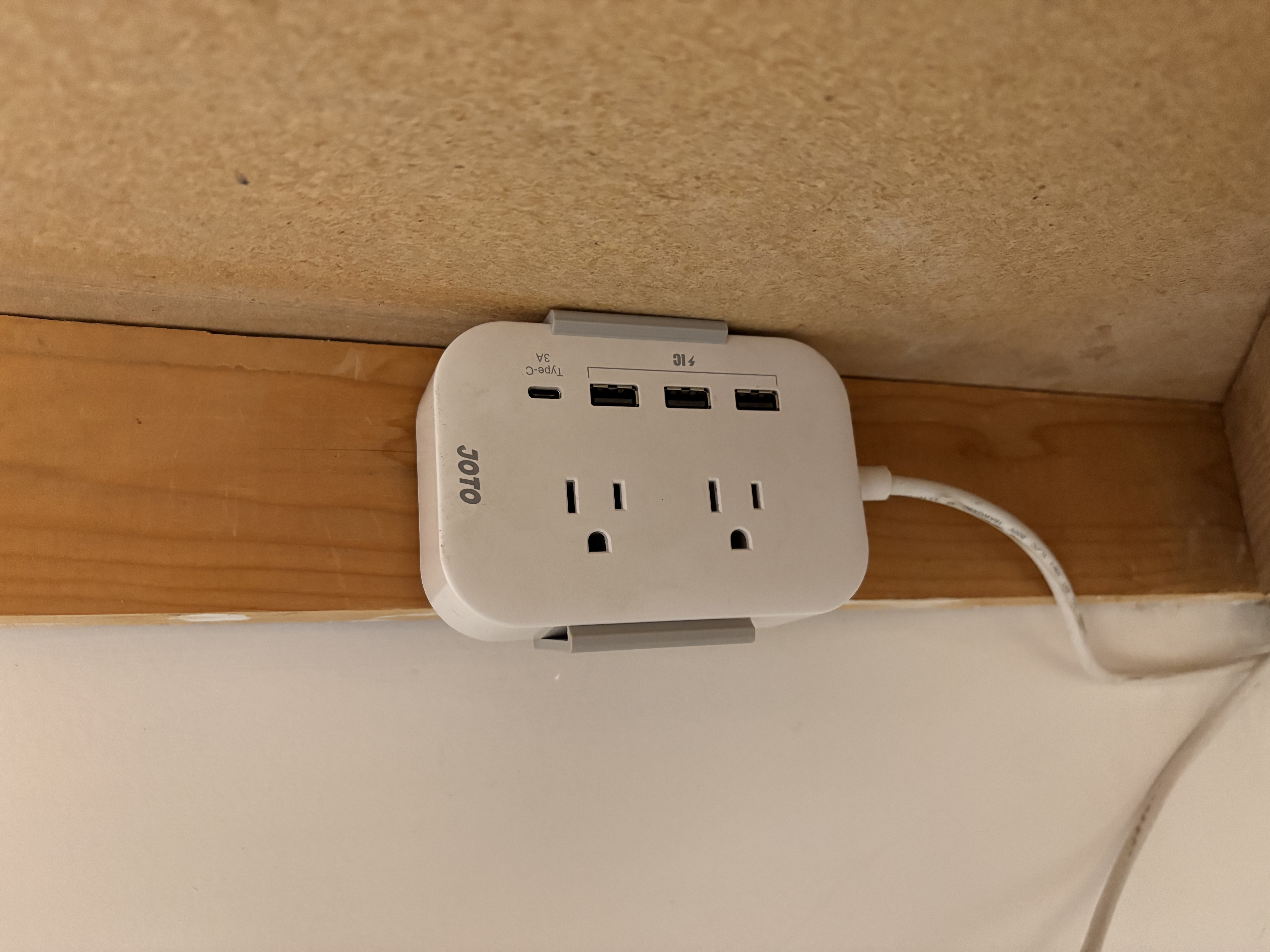 Joto Power Strip Wall Mount