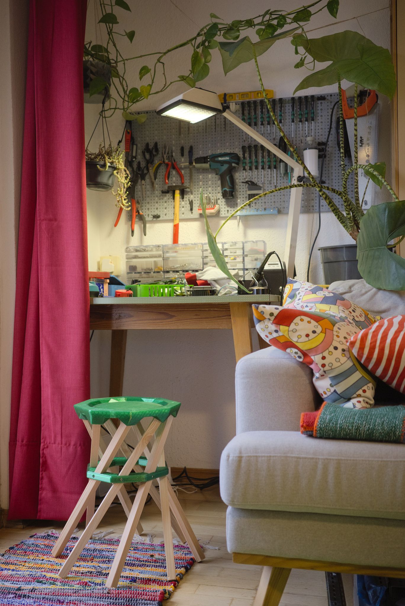 Hyperboloid stool