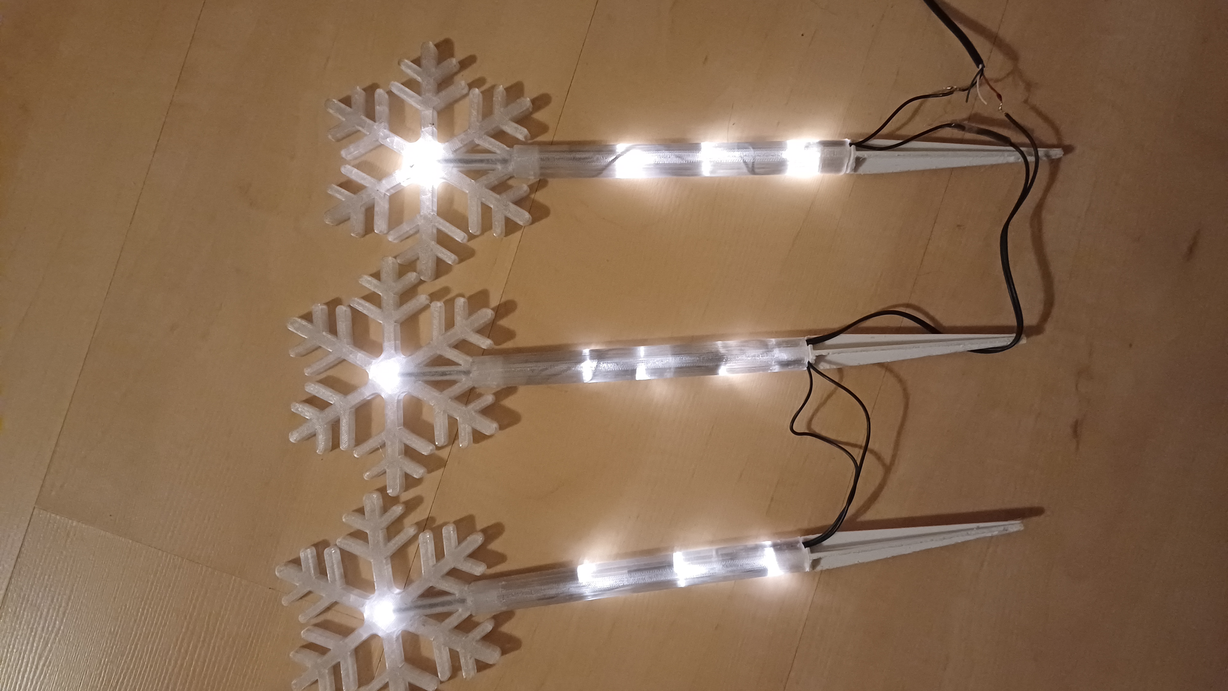 Dekorace  "vločka"  svítící led, do truhlíků.  Decoration "snowflake" glowing LED, for boxes.