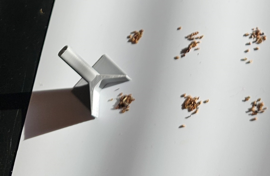 Seed Shovel / Pelle à graines