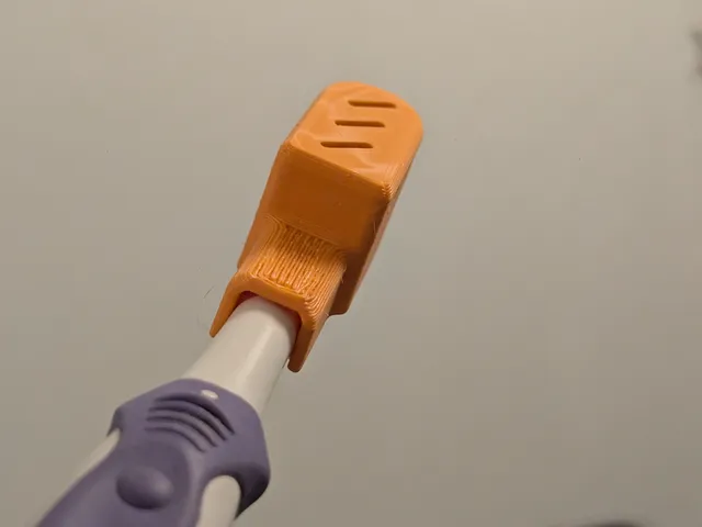 Oral-B CrossAction Travel Toothbrush Cover with air-holes