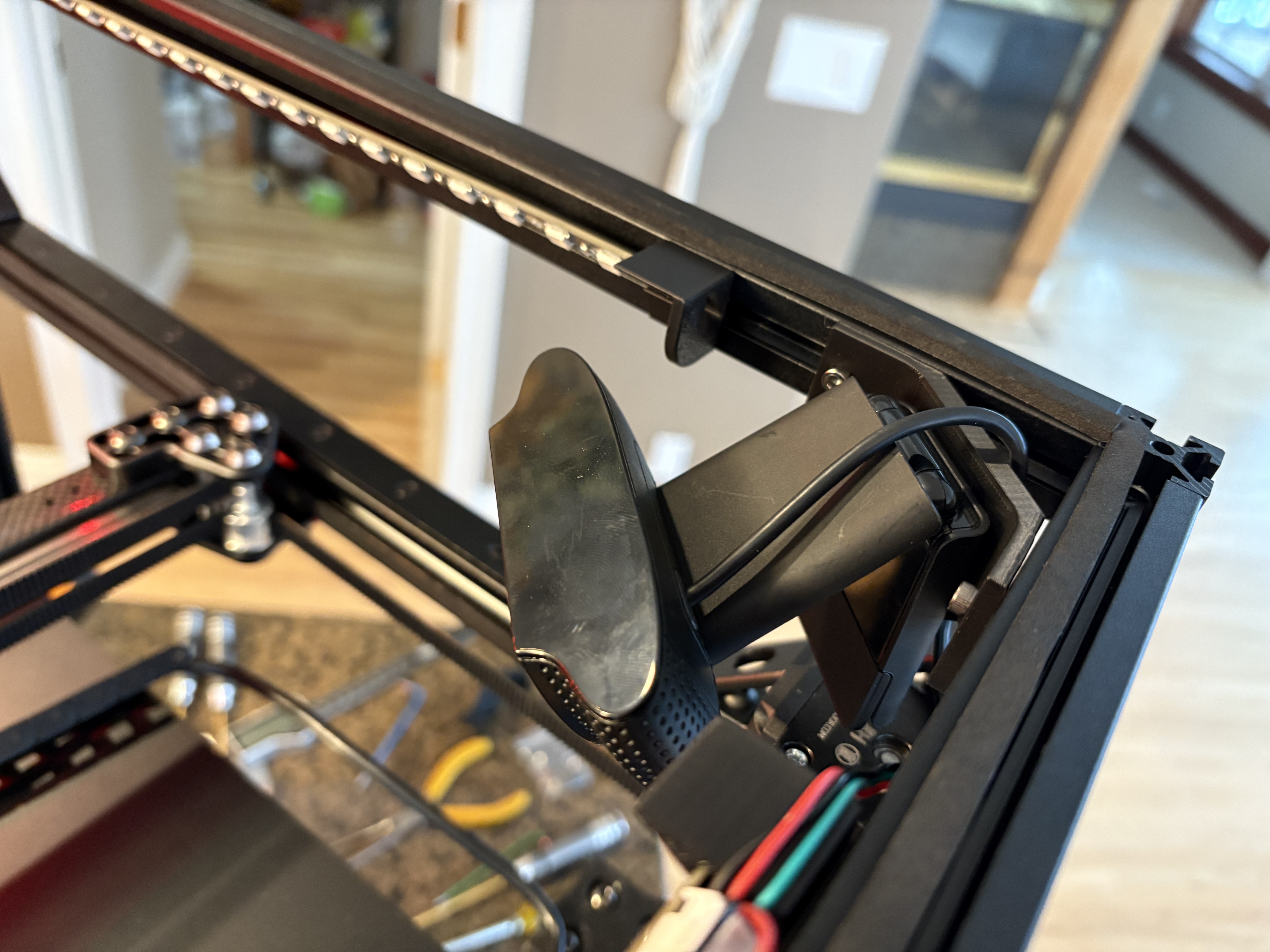 Logitech C920 2020 Corner Mount — thumbnail 4