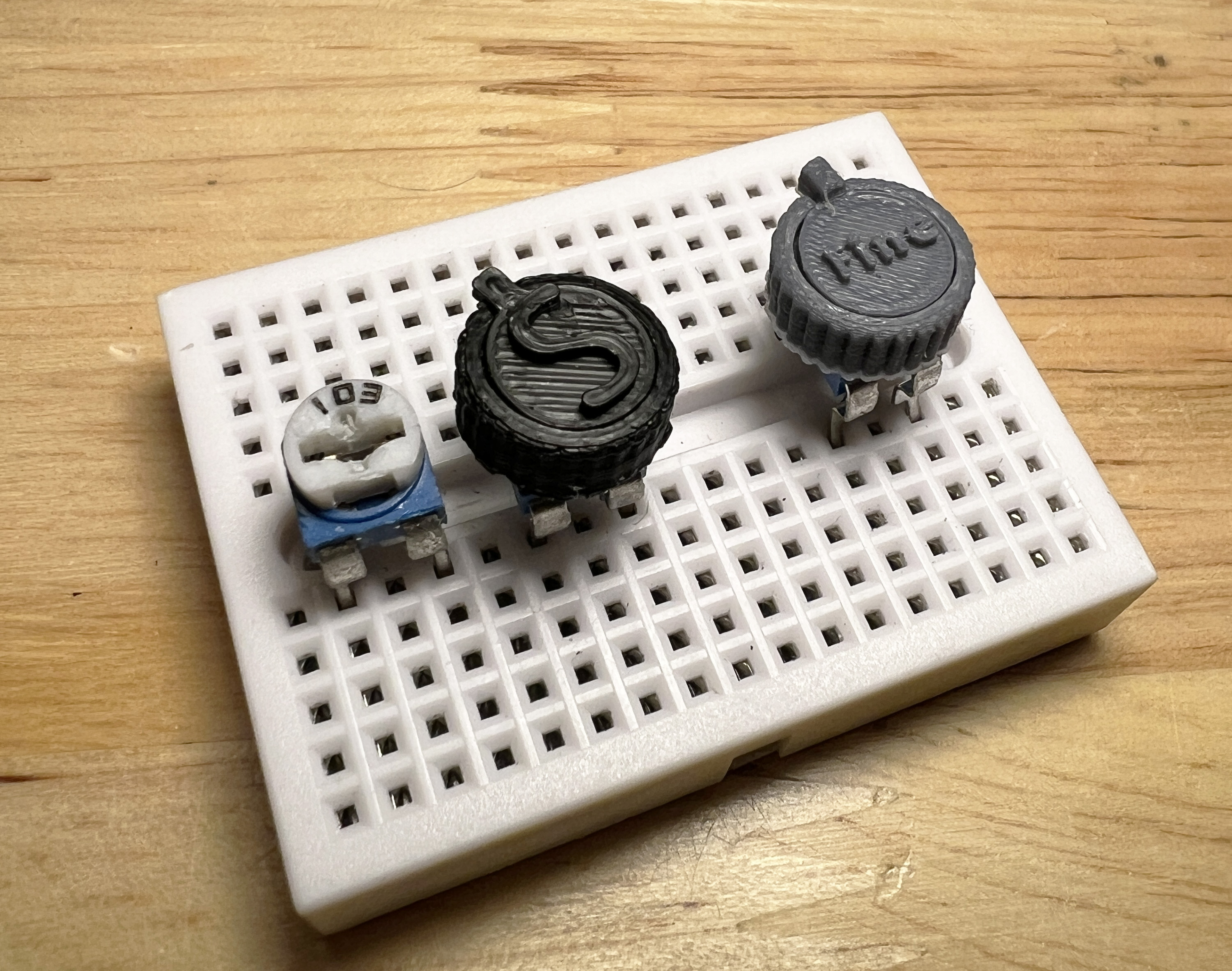 Potentiometer knob with Mini 3D Printed Label