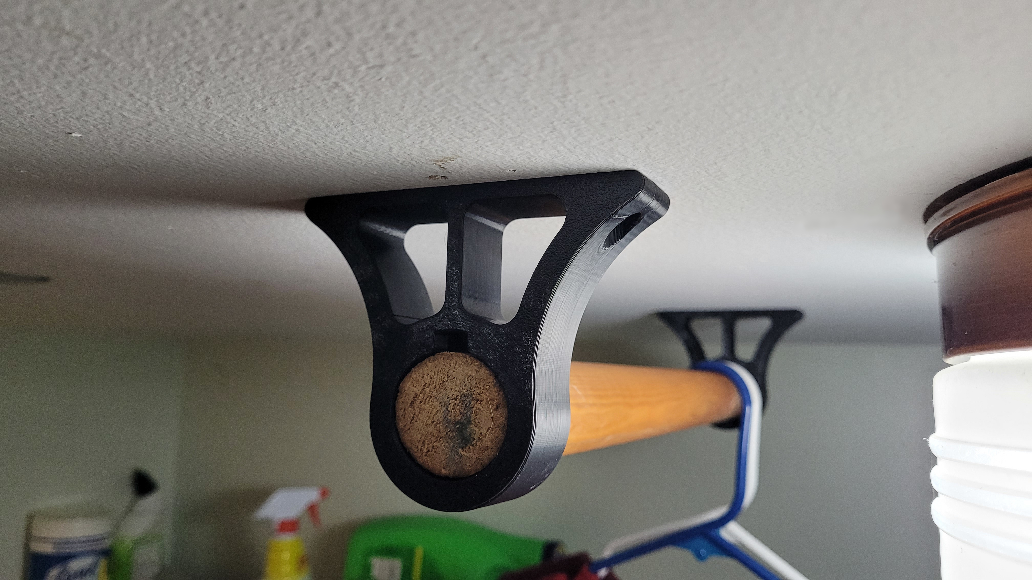 Closet Rod Holder, Top-Mount