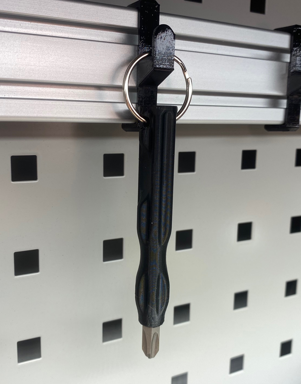 Ergonomic MAGNETIC KEYCHAIN Screwdriver - Bit Holder