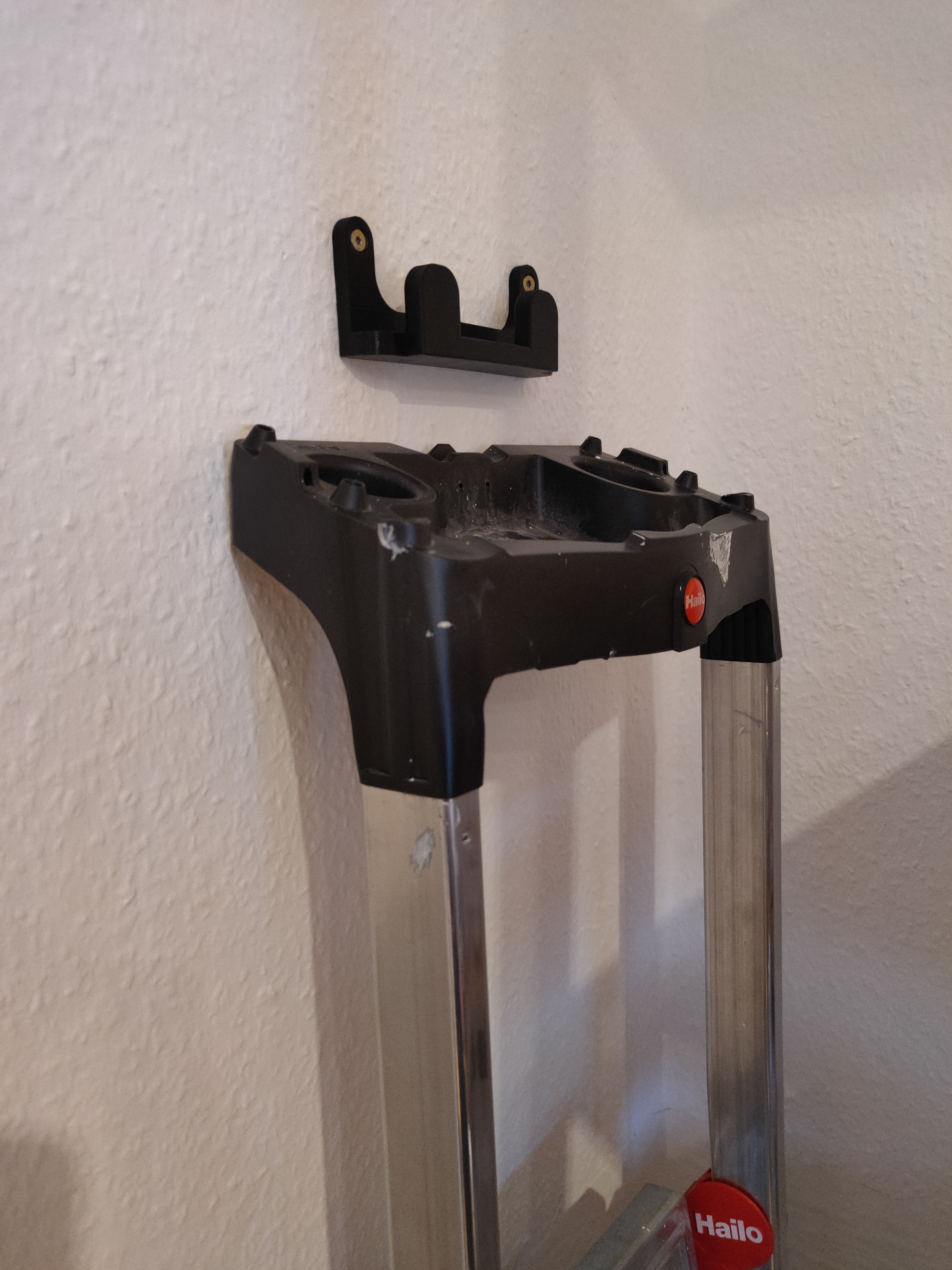 Wall-Mount Hook for Hailo Step Ladder