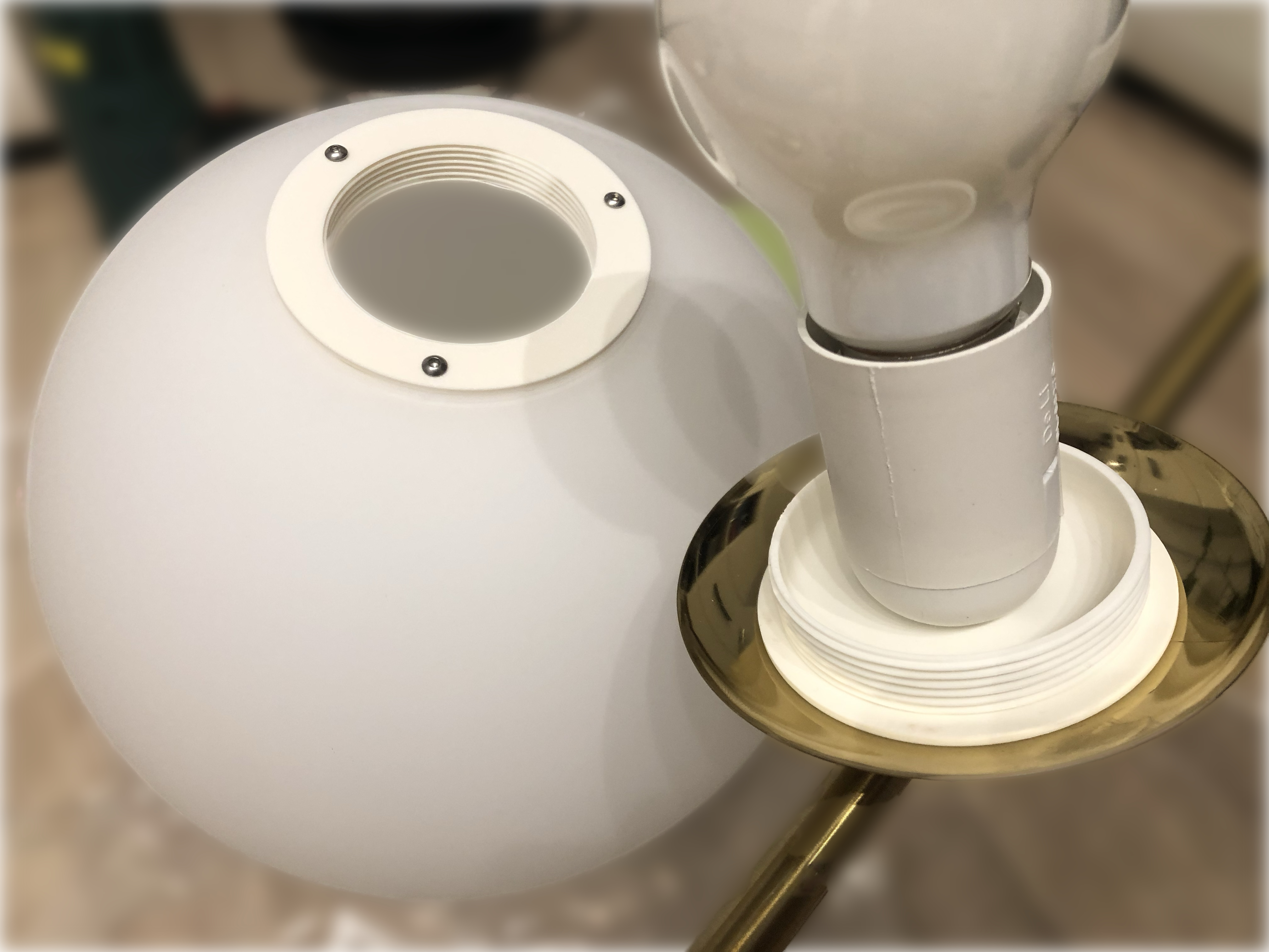 Lampshade holder