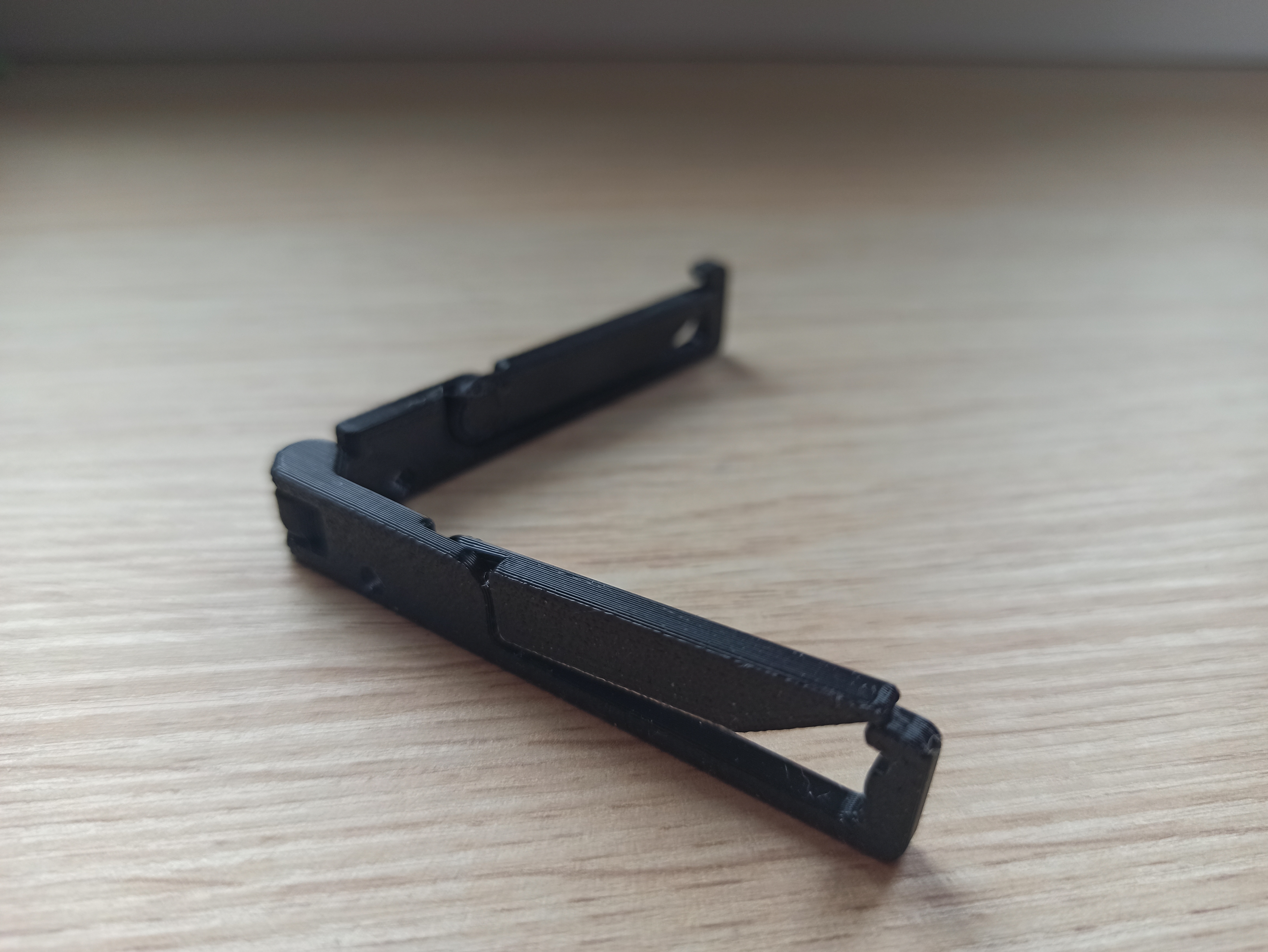 Ultra-portable compact  keychain phone stand (pip)