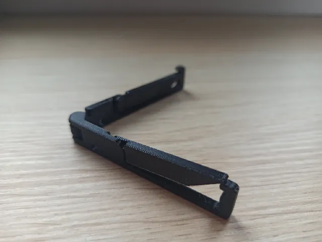 Ultra-portable compact  keychain phone stand (pip)