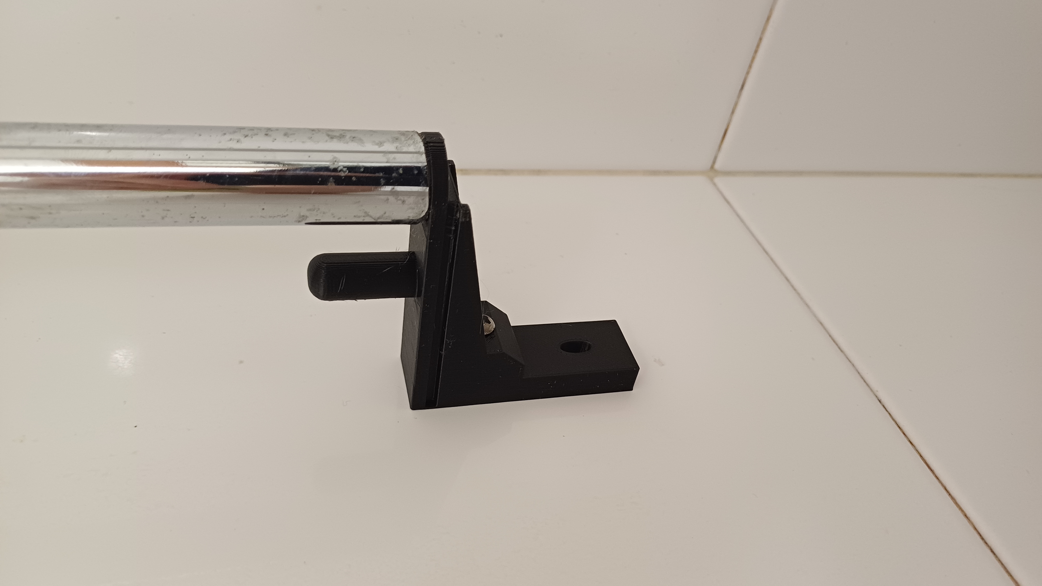 Shower repair( oprava držáku sprchové tyče)