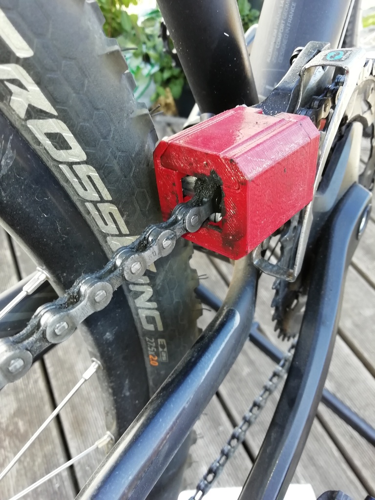 MTB chain cleaner