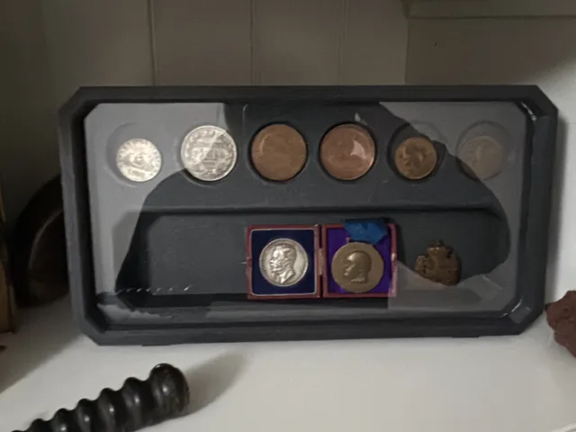 portamonete , coin display for wall