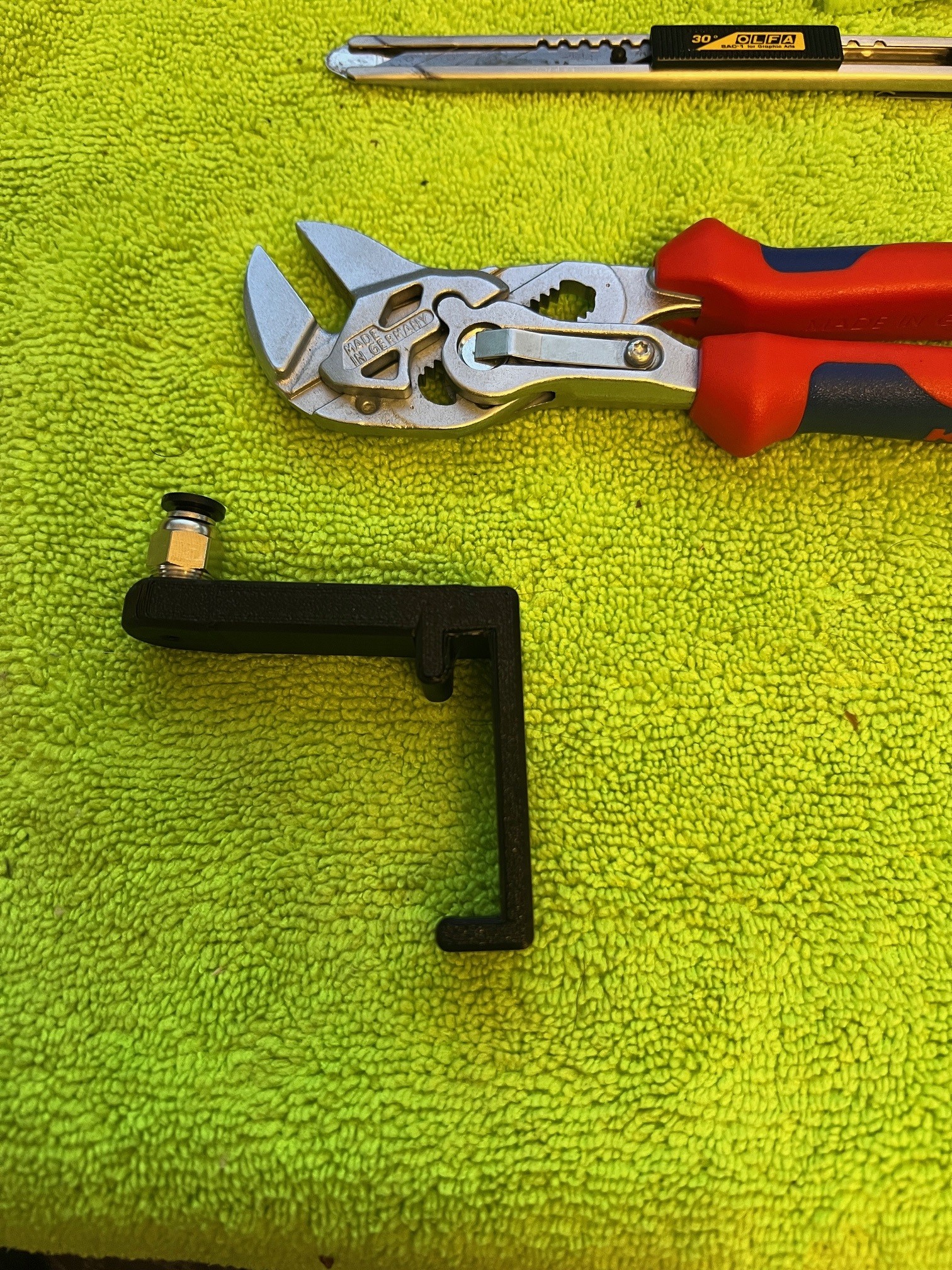 Prusa i3 Mk3 Filament Guide with Threads for PTFE Fitting, with stop - Low Profile