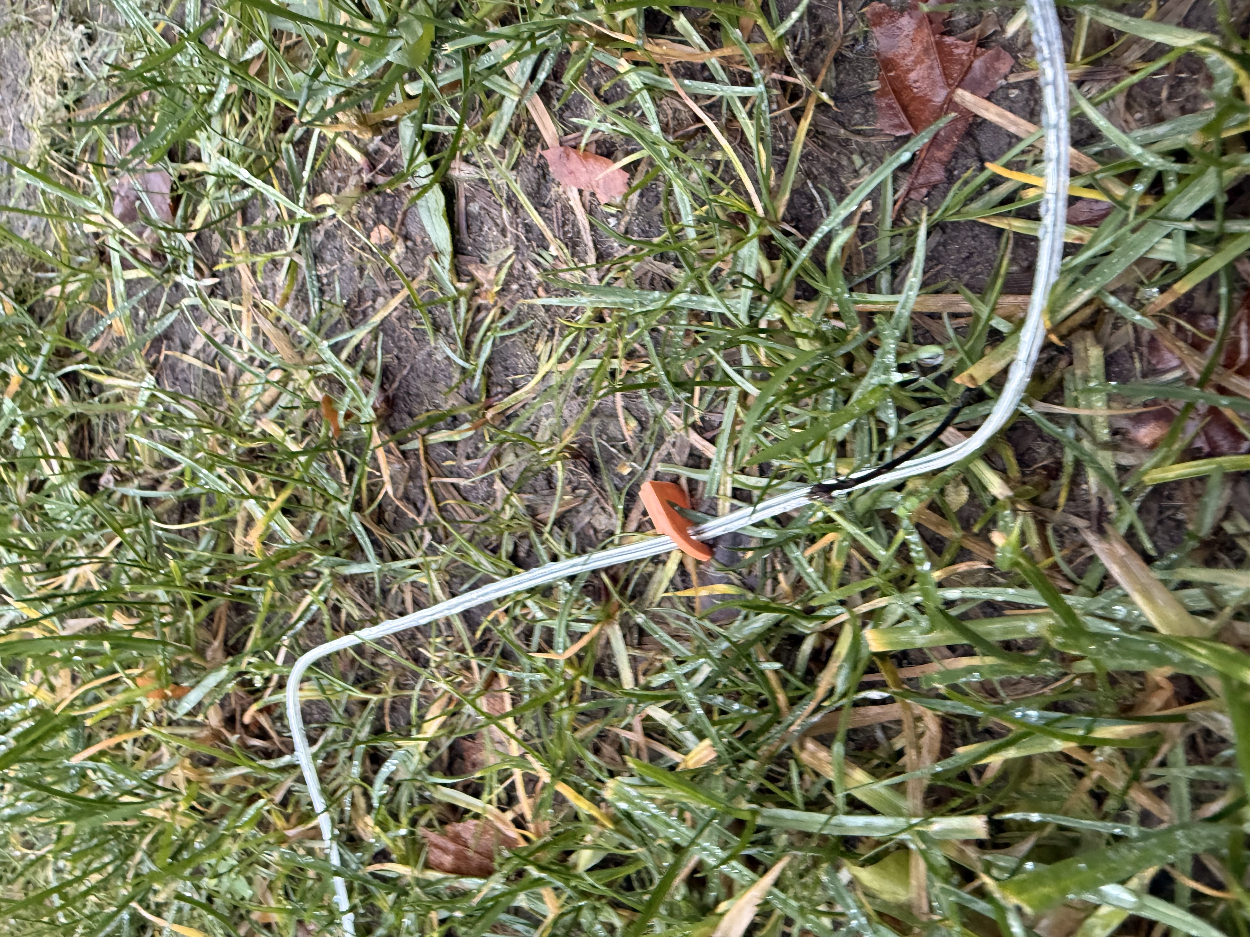 Small peg for cables in grass — miniatura 5