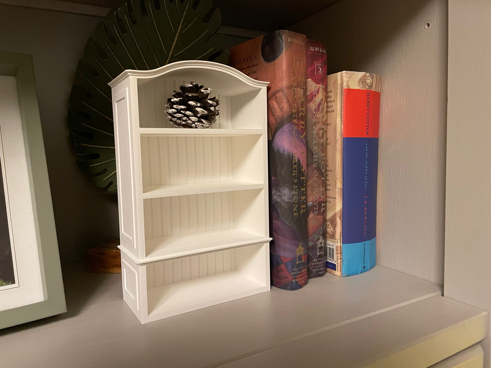 Miniatura 2 do modelo 3D Miniature Bookshelf