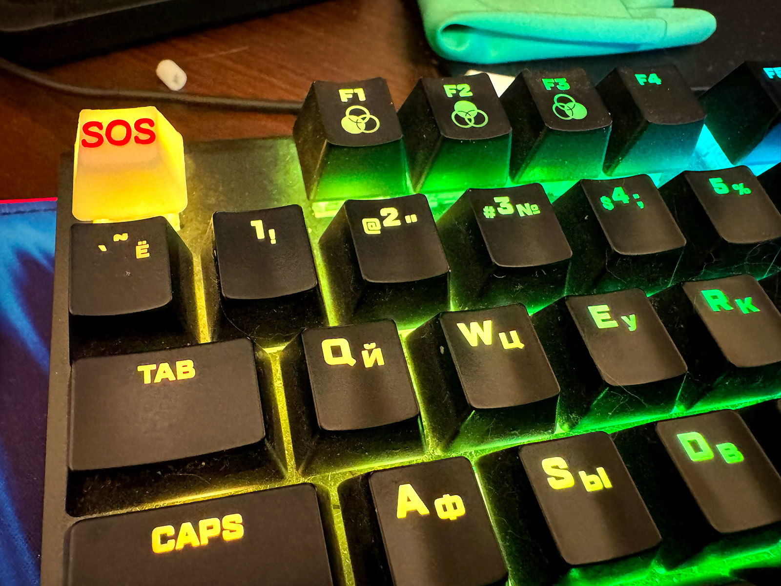 Button ESC (SOS) for any mechanical keyboard