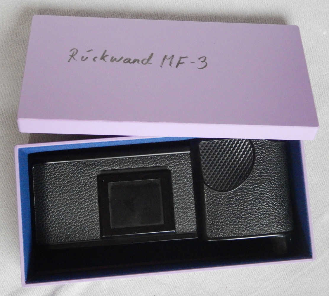Schachtel für die Nikon F2 Filmstopprückwand MF-3; Box for the Nikon F2 Auto Rewind Stop Back MF-3
