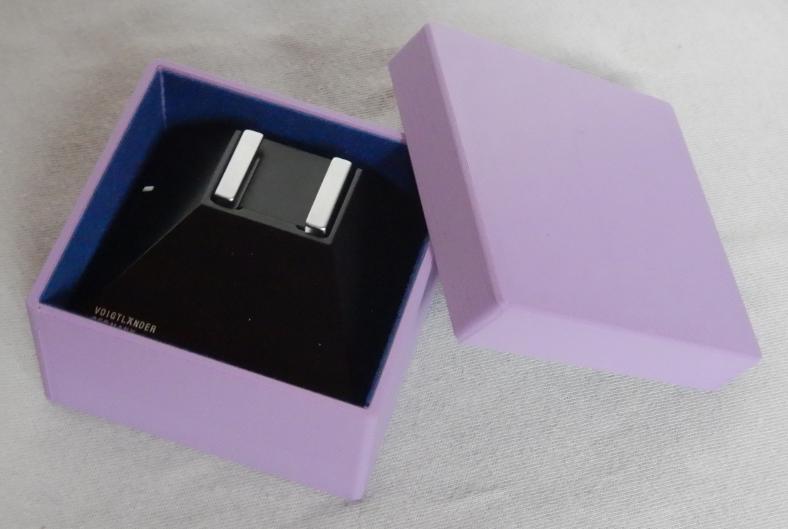 Schachtel für Voigtländer Shoe Base für Nikon F oder F2; Box for Voigtländer Shoe Base for Nikon F or F2