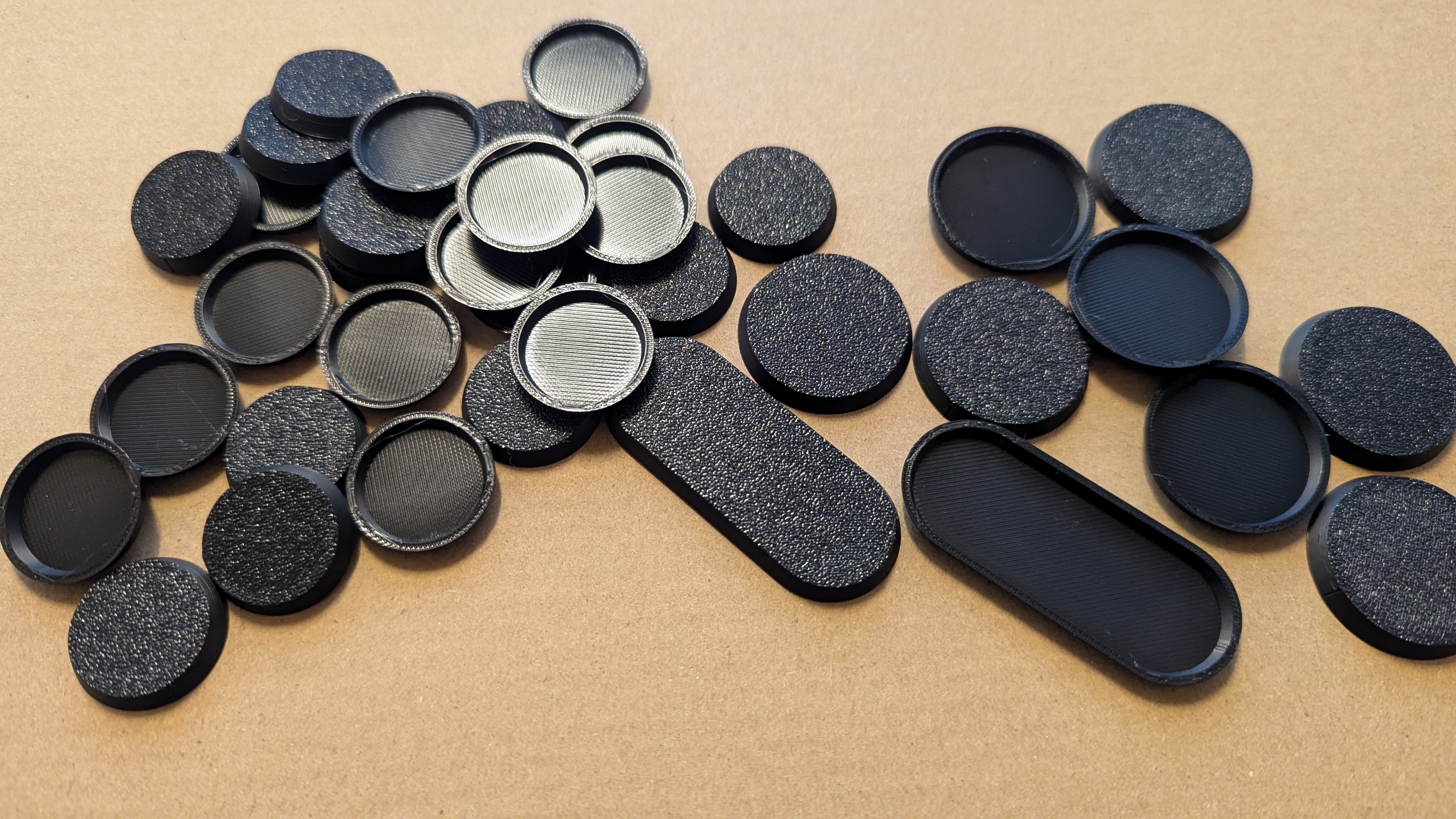 Magnetic bases for tabletop minis — miniatura 2