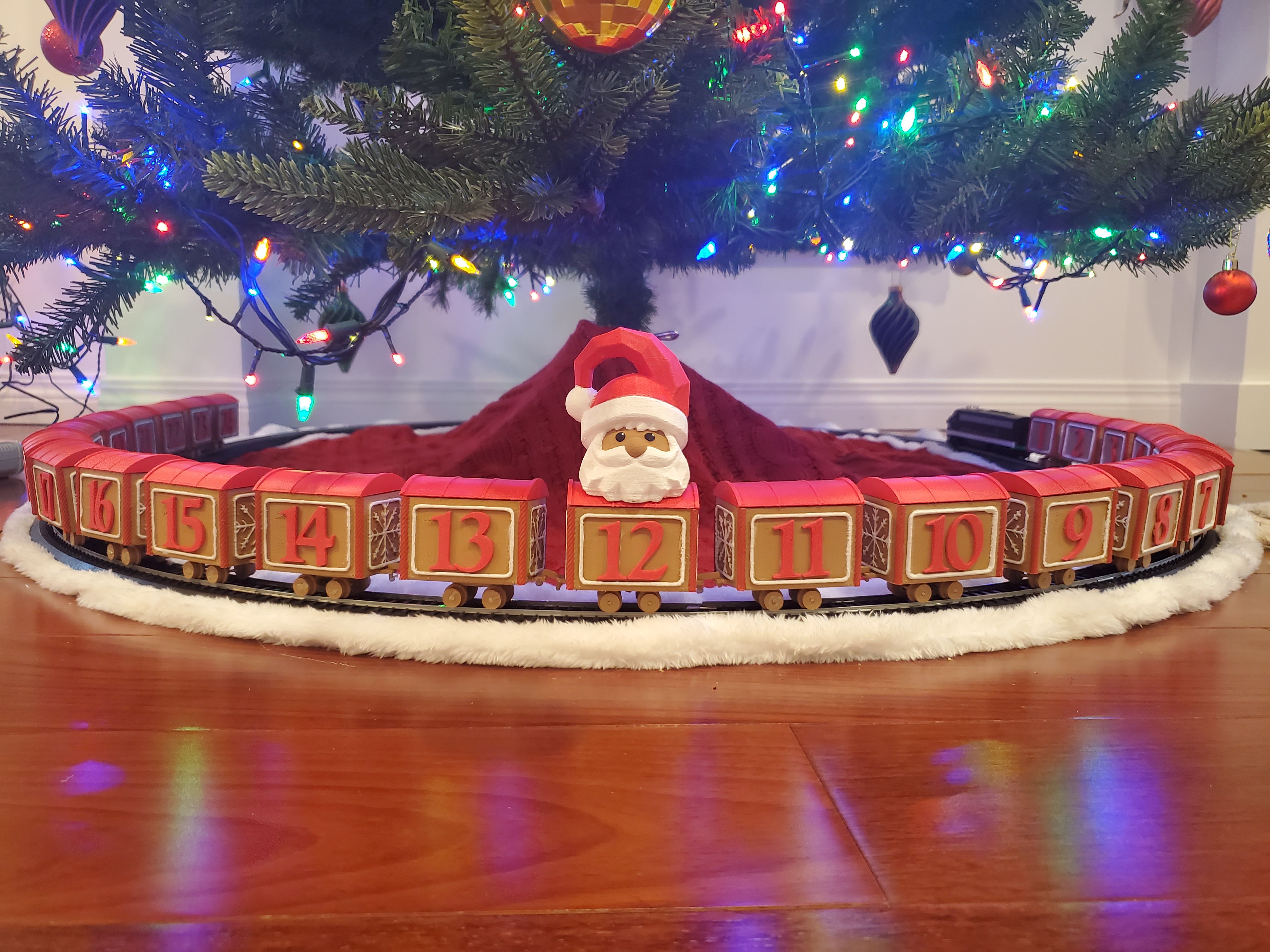 HO Christmas Advent Train