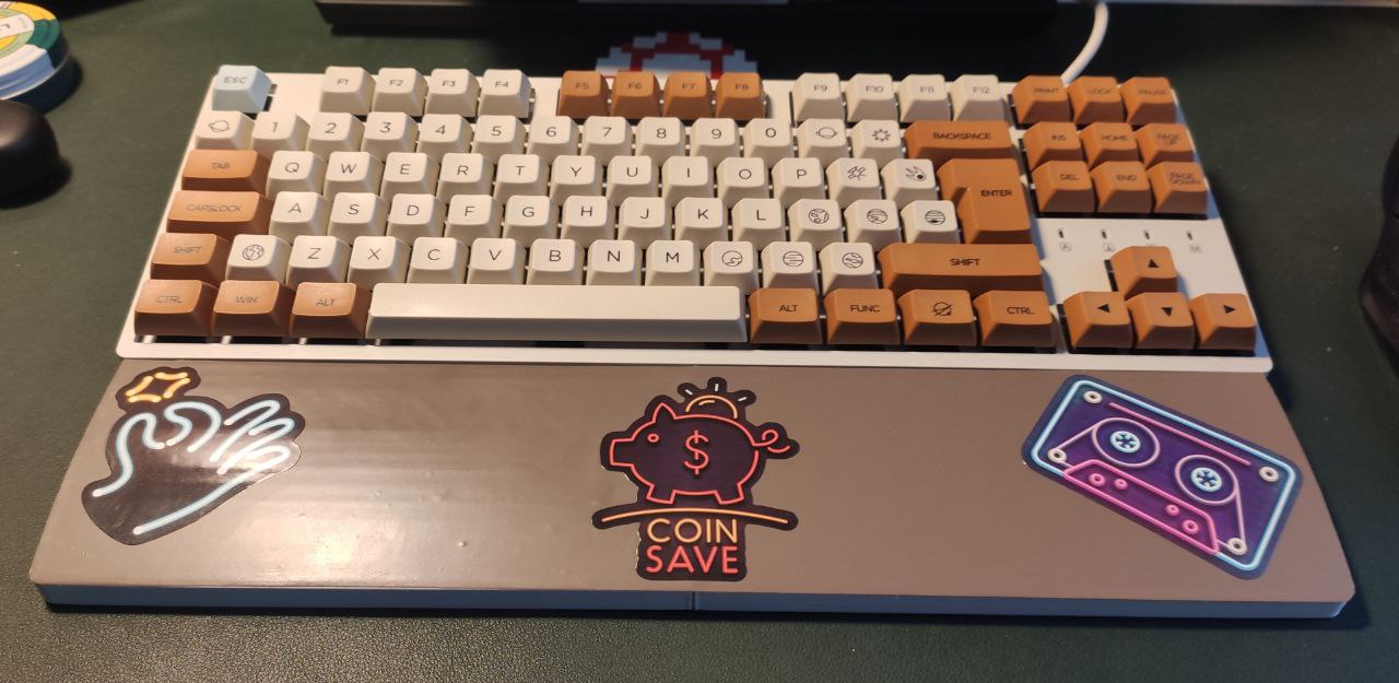 Tenkeyless keyboard palm rest
