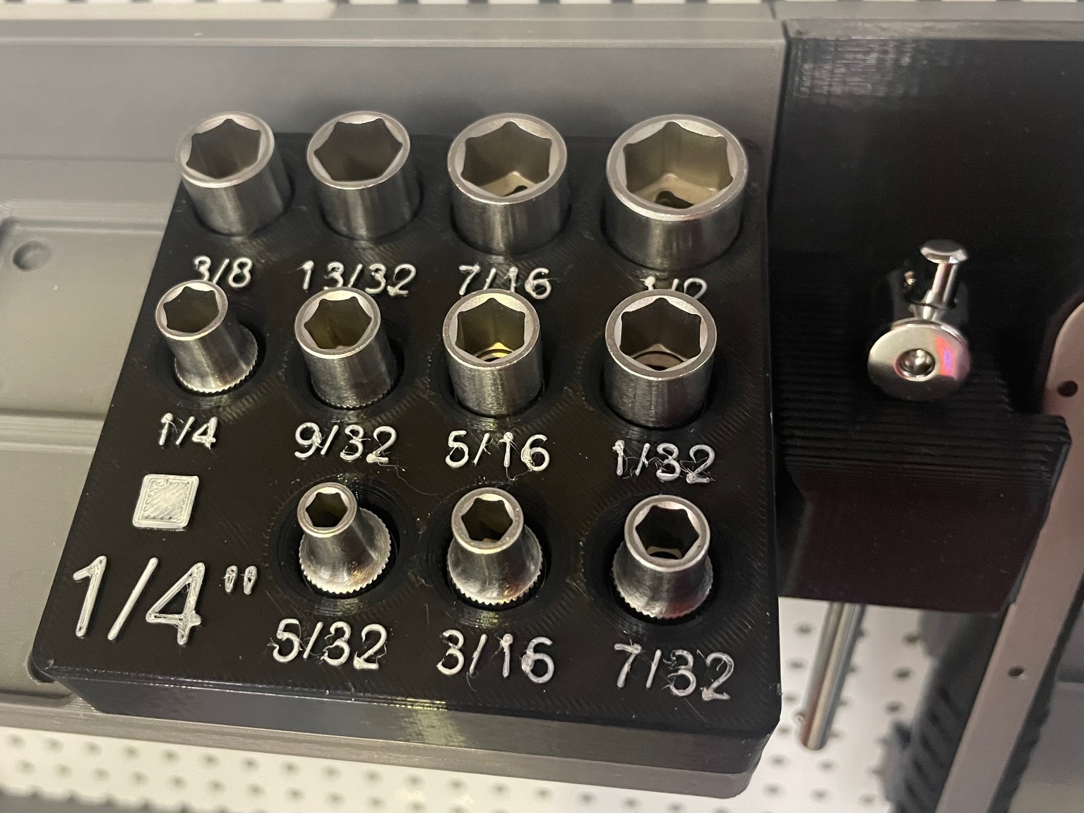 socket holder 5/32 - 1/2 sae, 1/4" drive ratchet, gridfinity