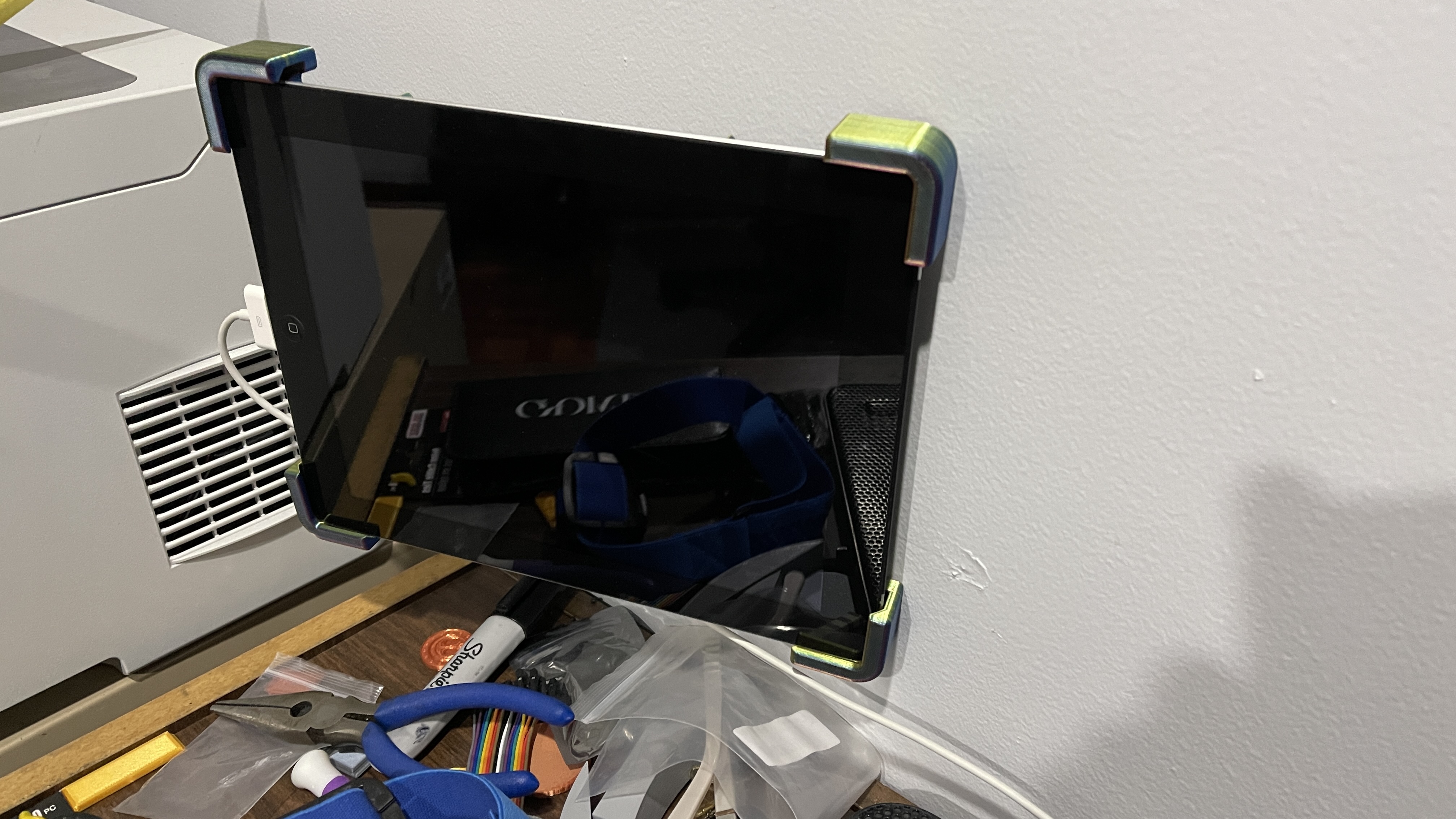 Wall mount for iPad (compliant mechanism)