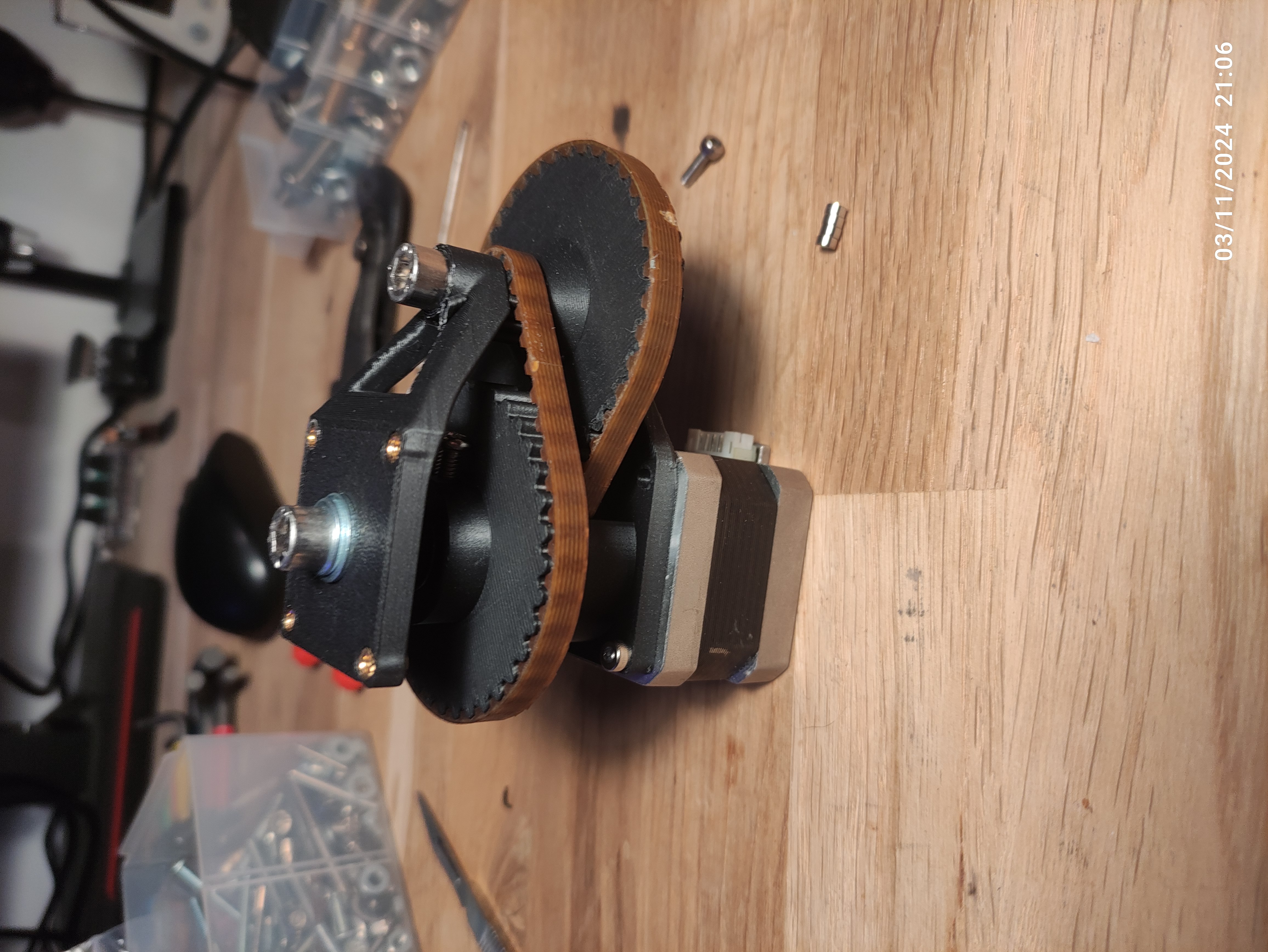 Low backlash belt gearbox