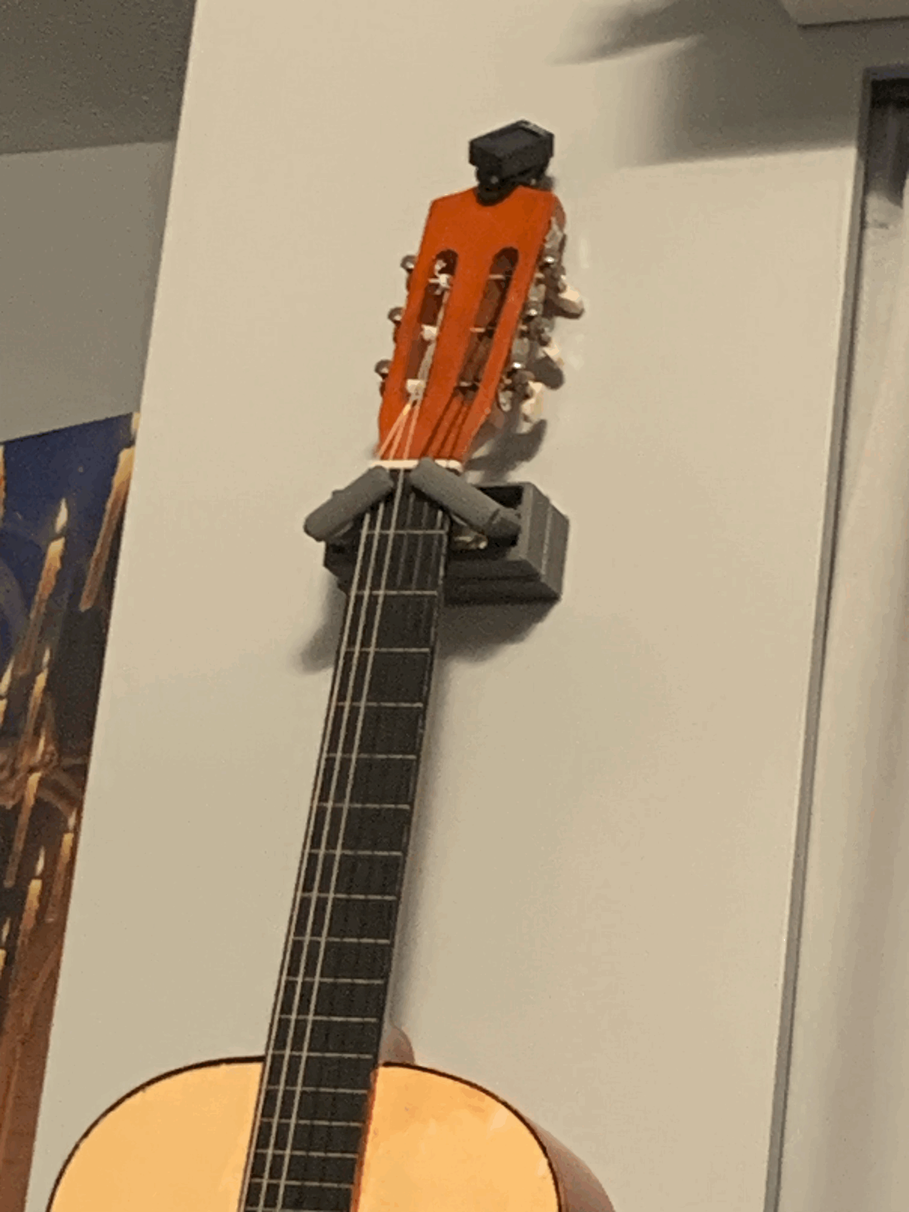 auto locking guitar holder