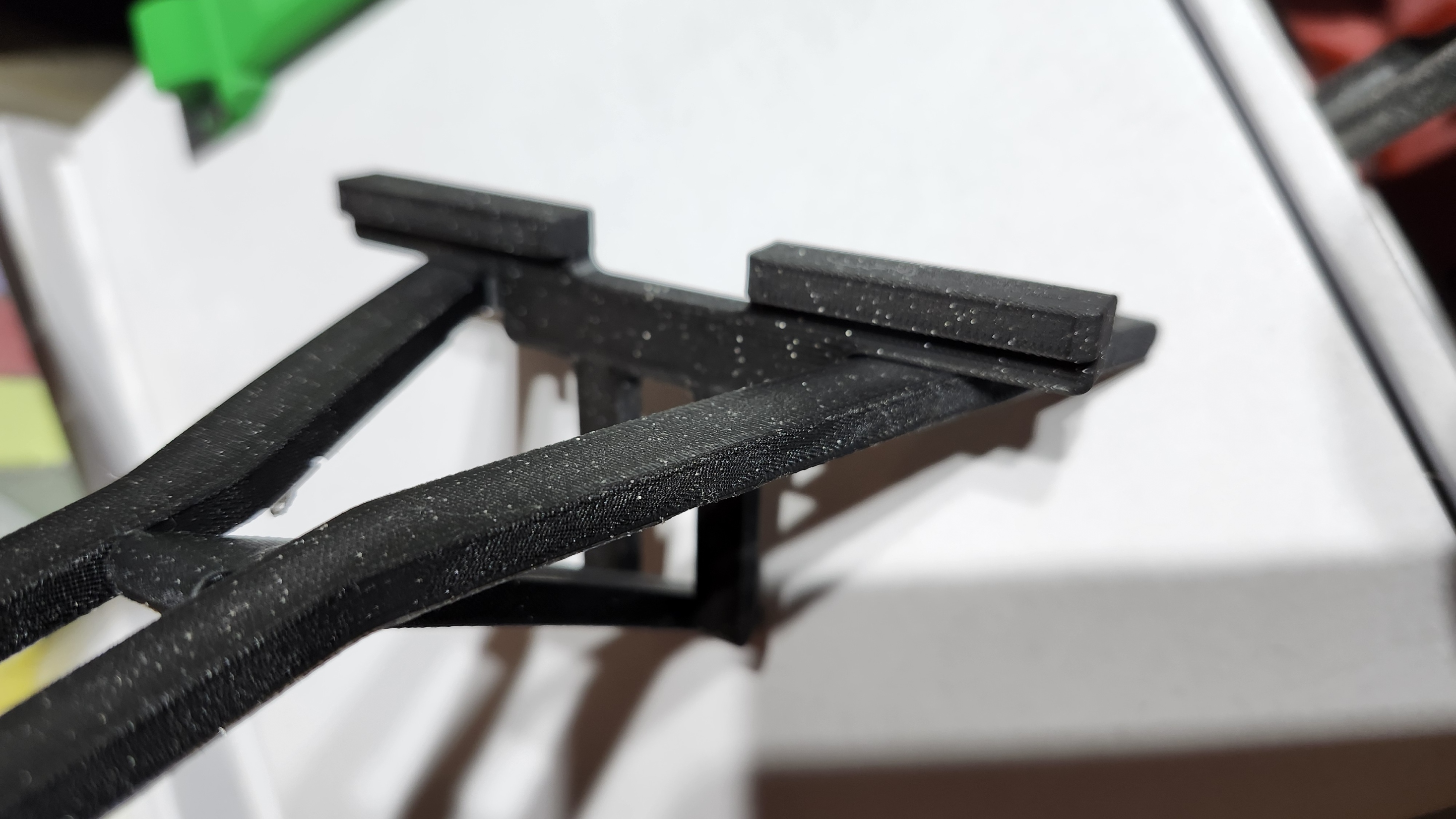 Print in place easel (with lip)