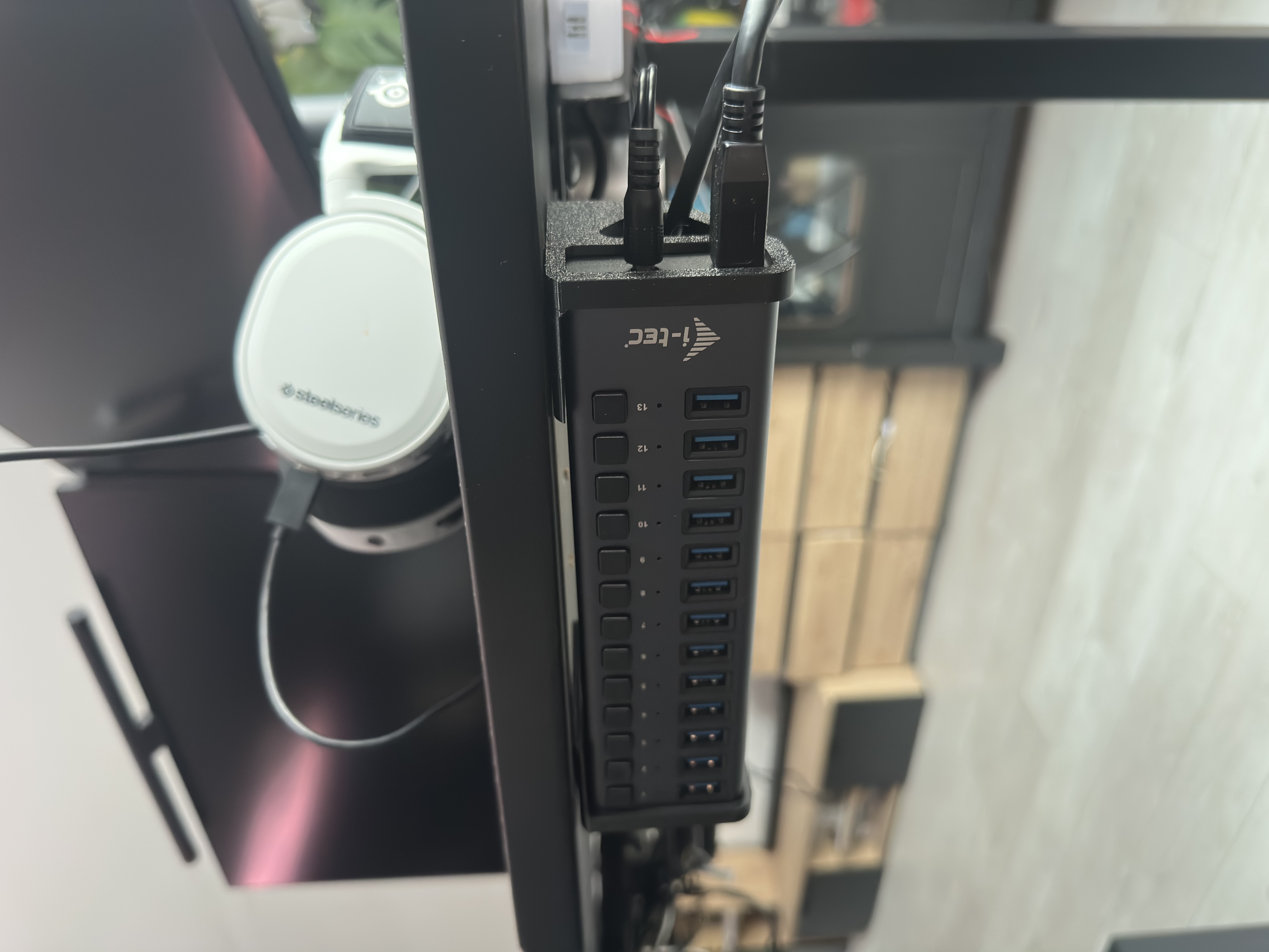i-Tec usb hub under desk mount
