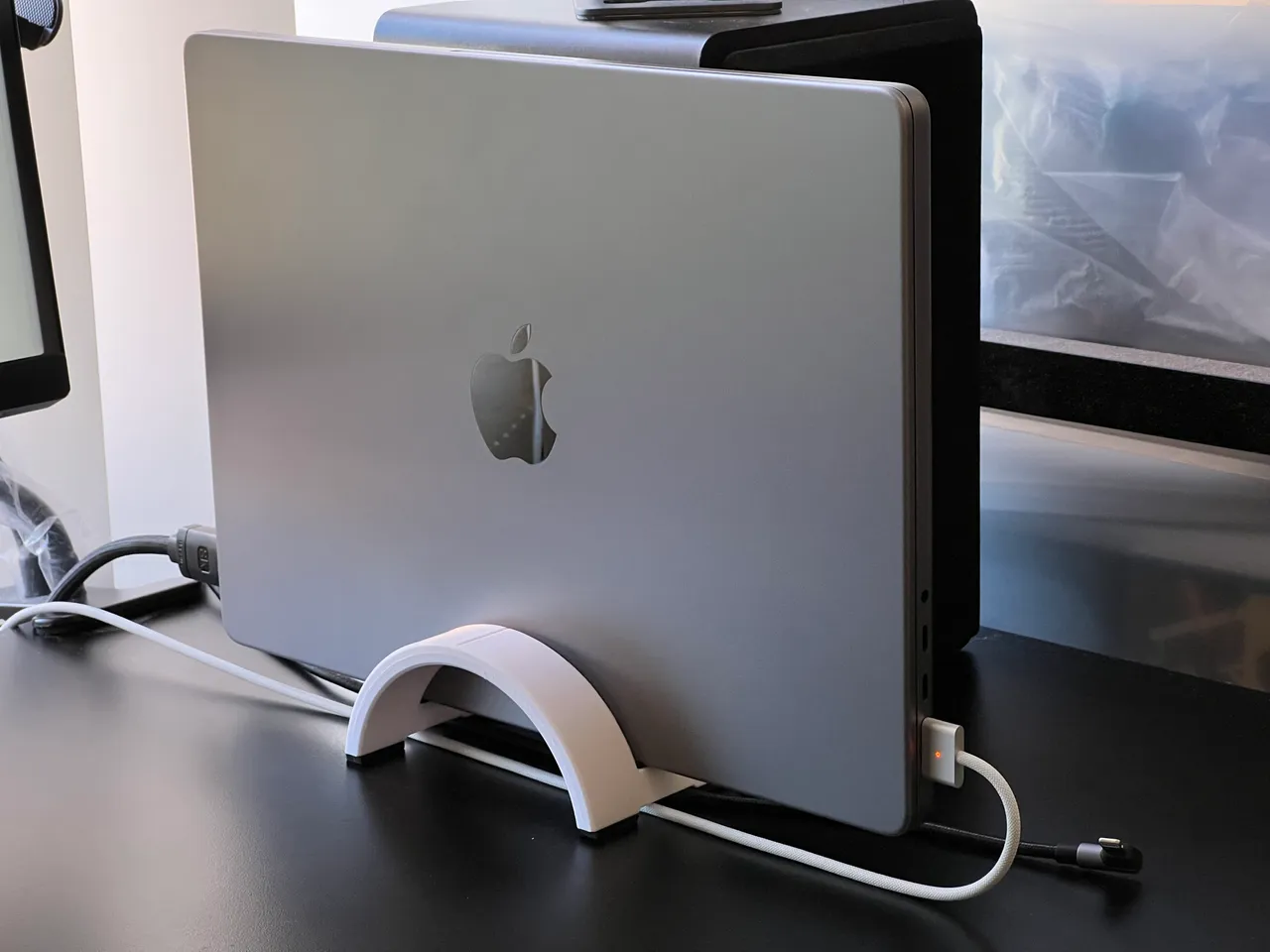 Gietvorm gevechten Jet The Observatory: a parametric vertical laptop stand for the M1 Pro/M1 Max  MacBook Pro (2021) by 44sunsets | Download free STL model | Printables.com