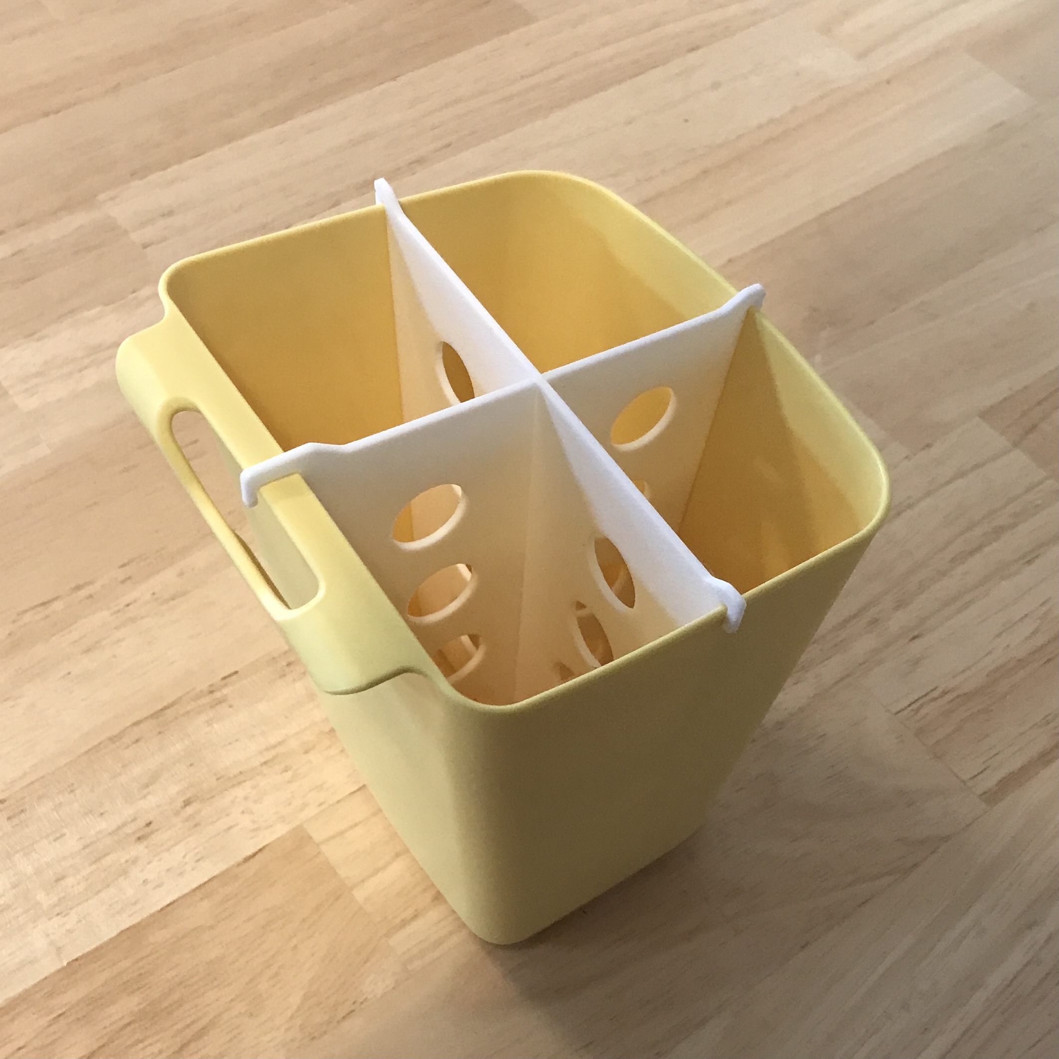 Miniatura 4 do modelo 3D 4-Section Divider for SUNNERSTA Container