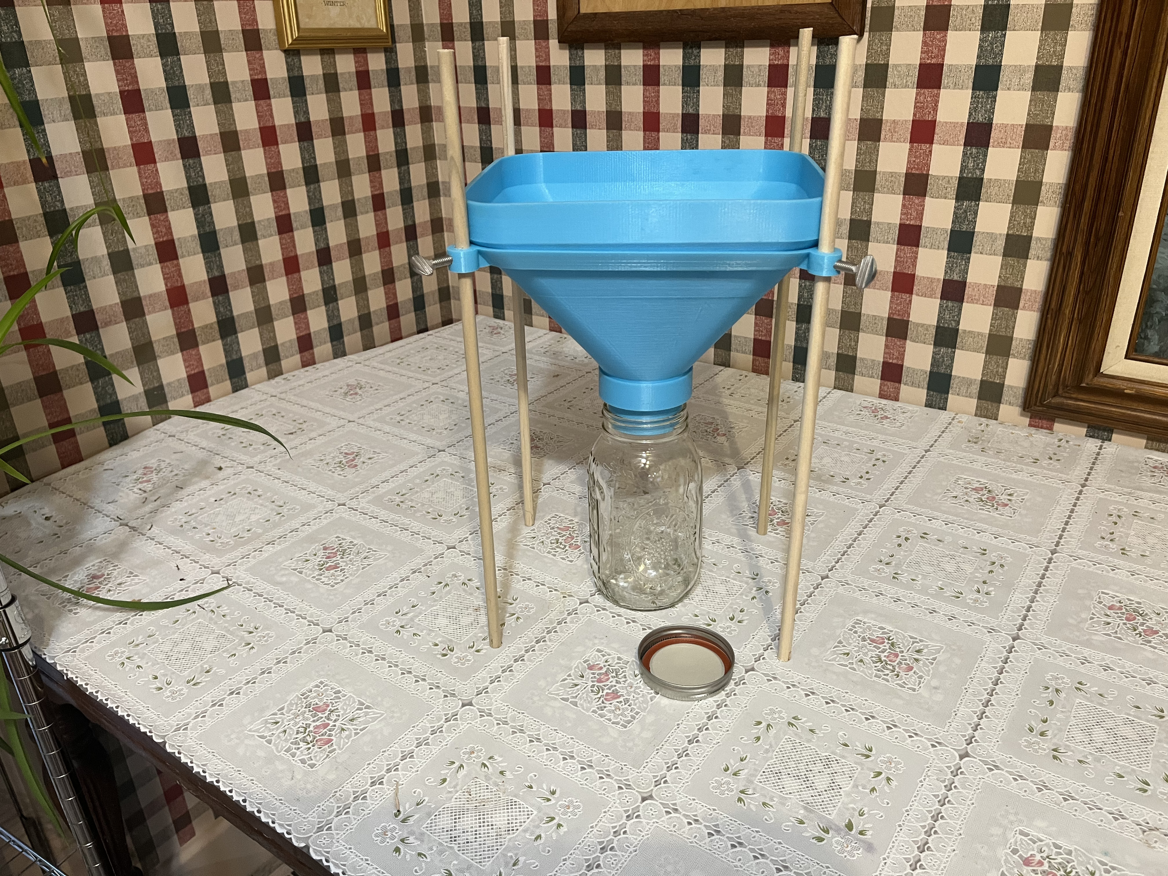 Miniatura 3 do modelo 3D Funnel Stand
