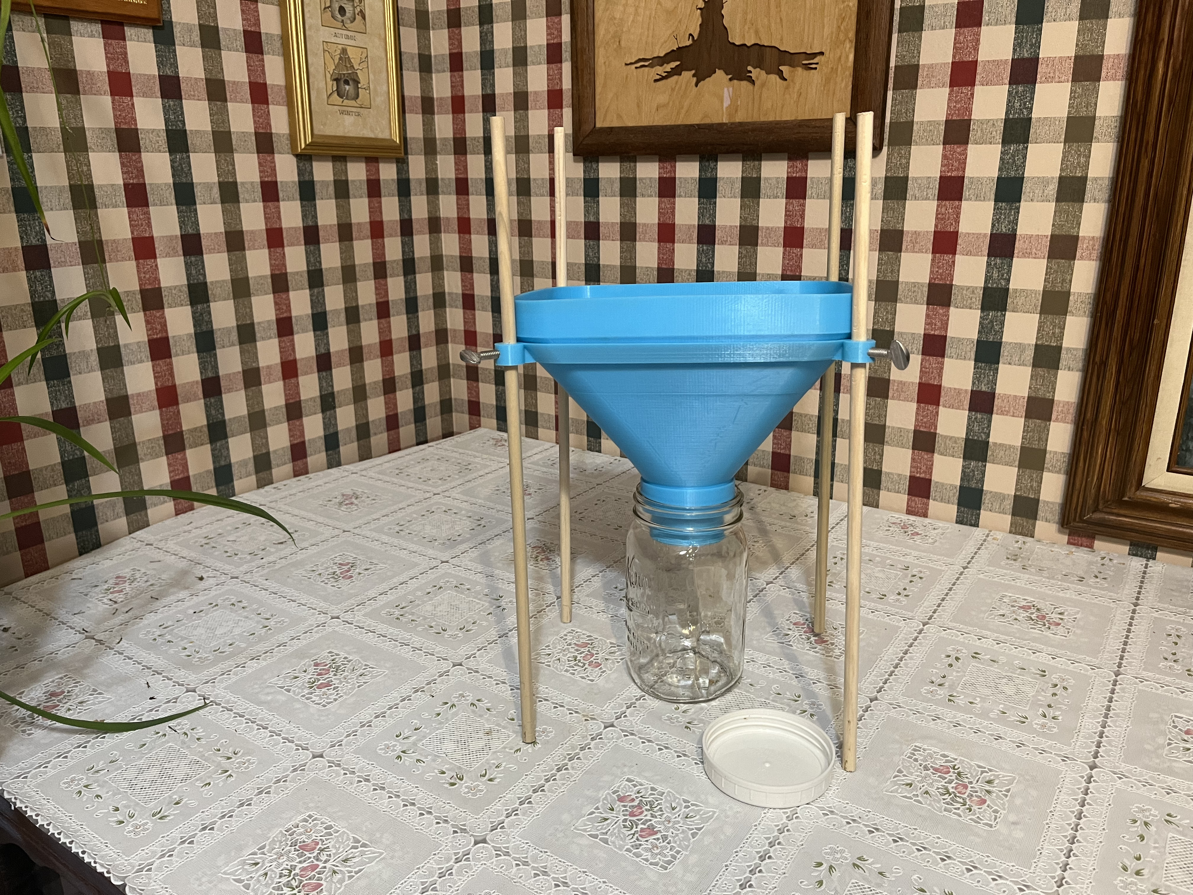 Miniatura 4 do modelo 3D Funnel Stand
