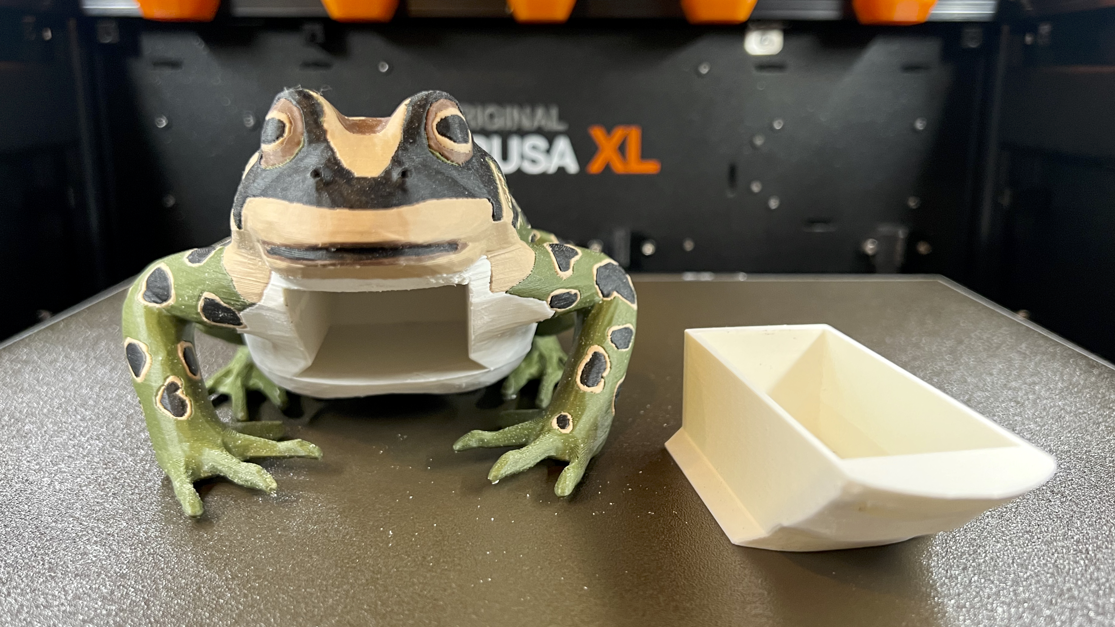 Miniatura 3 do modelo 3D Multi-material Frog with Drawer